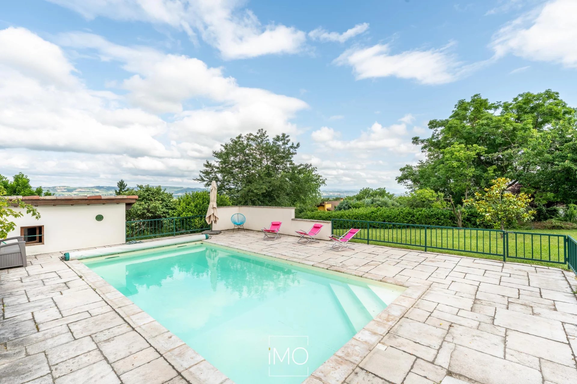 Propriété familiale de 226 m2 avec piscine et terrain de 5000 m²