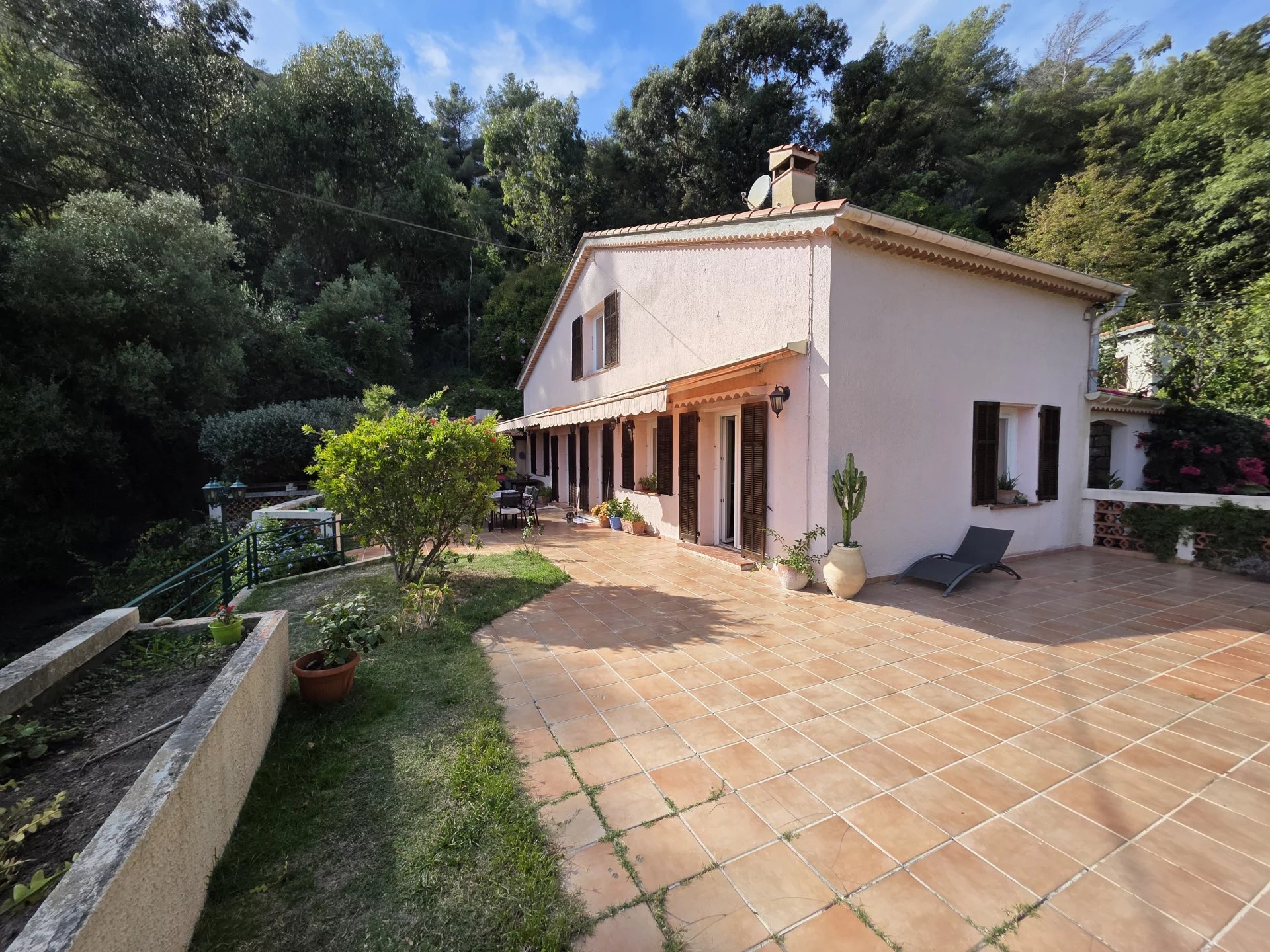 VILLA DI CINQUE LOCALI CON VISTA MARE VICINO A MONACO ROQUEBRUNE CAP MARTIN