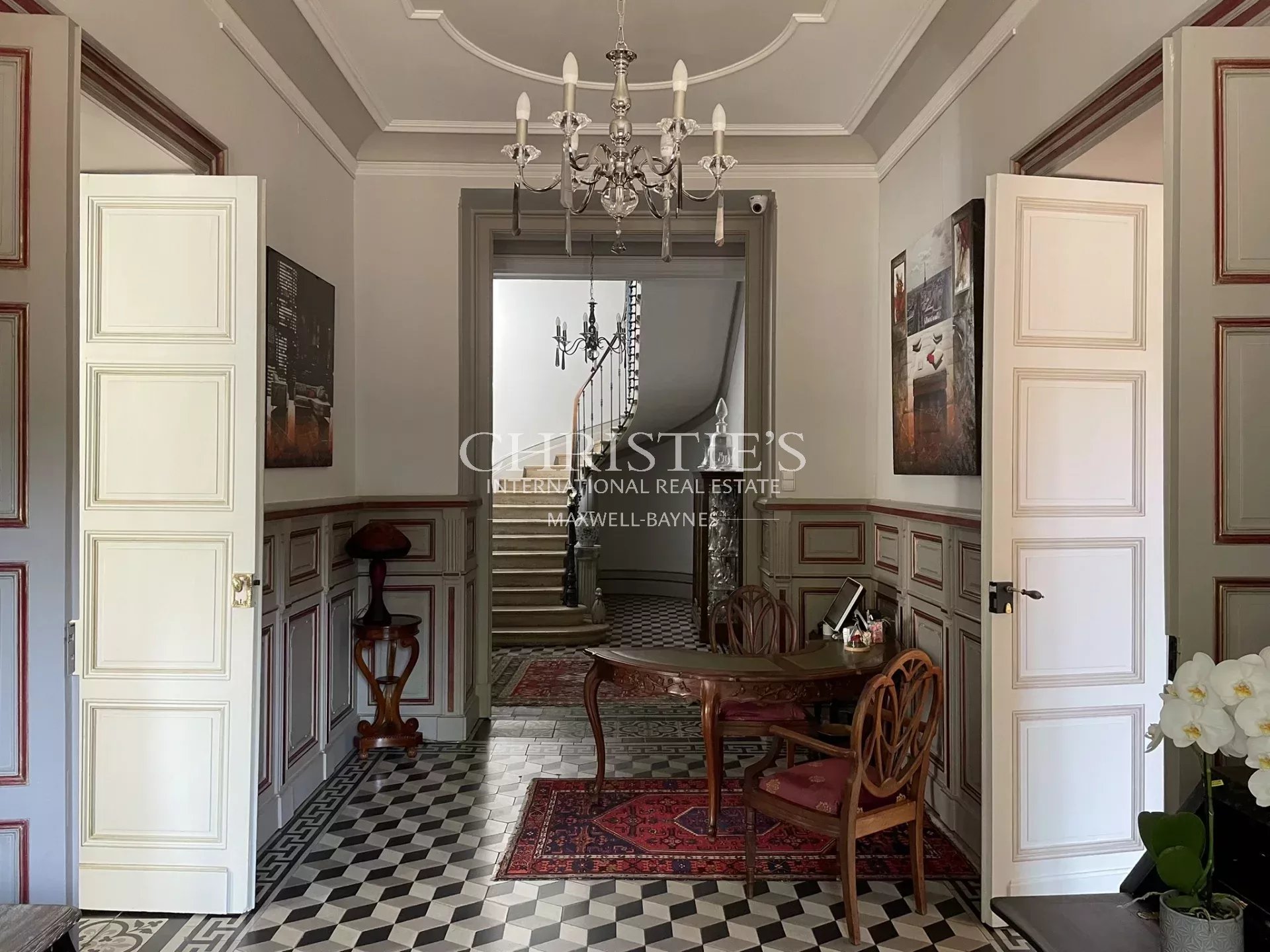 9 Bedroom Villa/Townhouse's Image 3