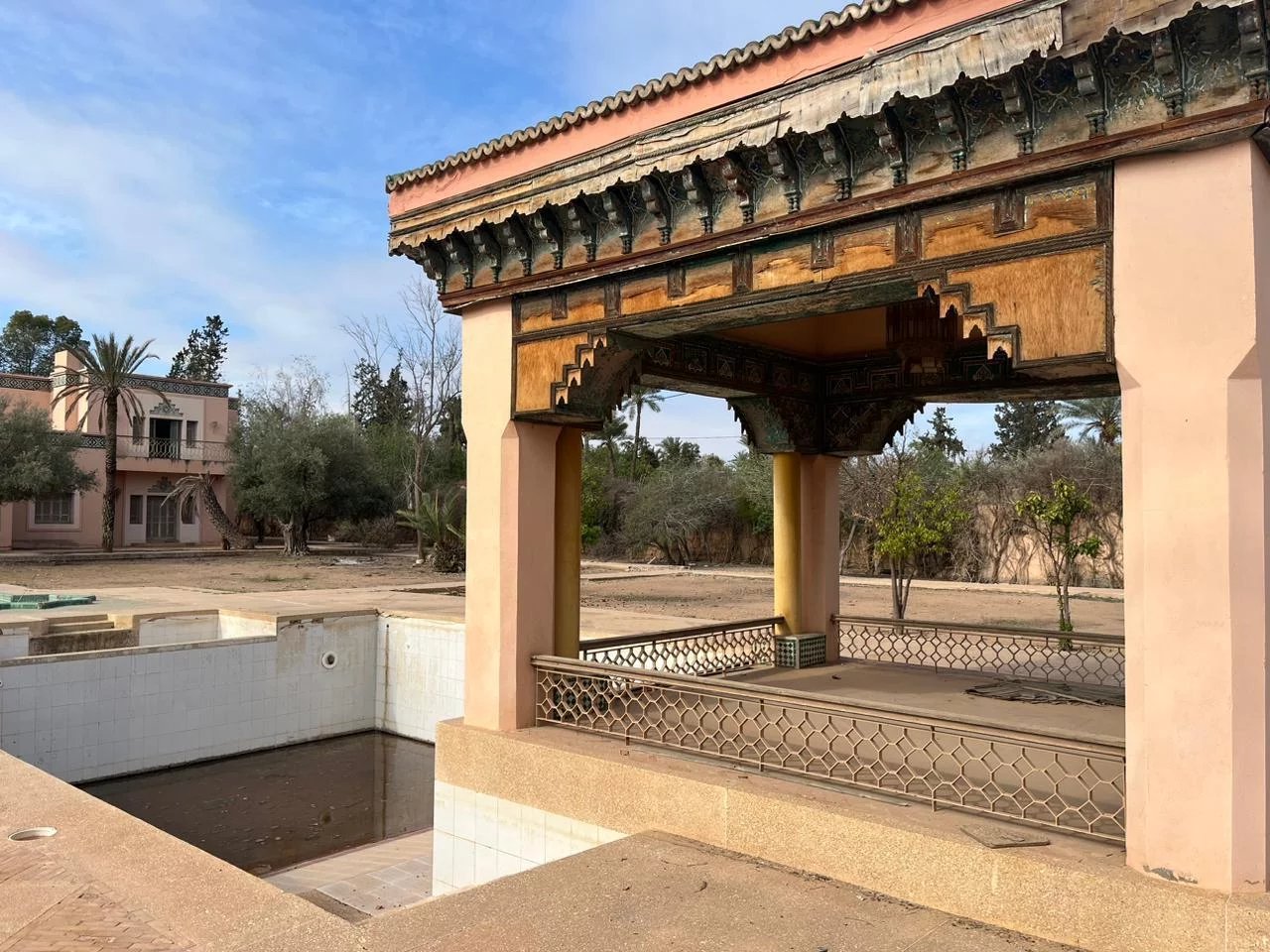 TERRAIN AVEC BATI A RENOVER OU DEMOLIR