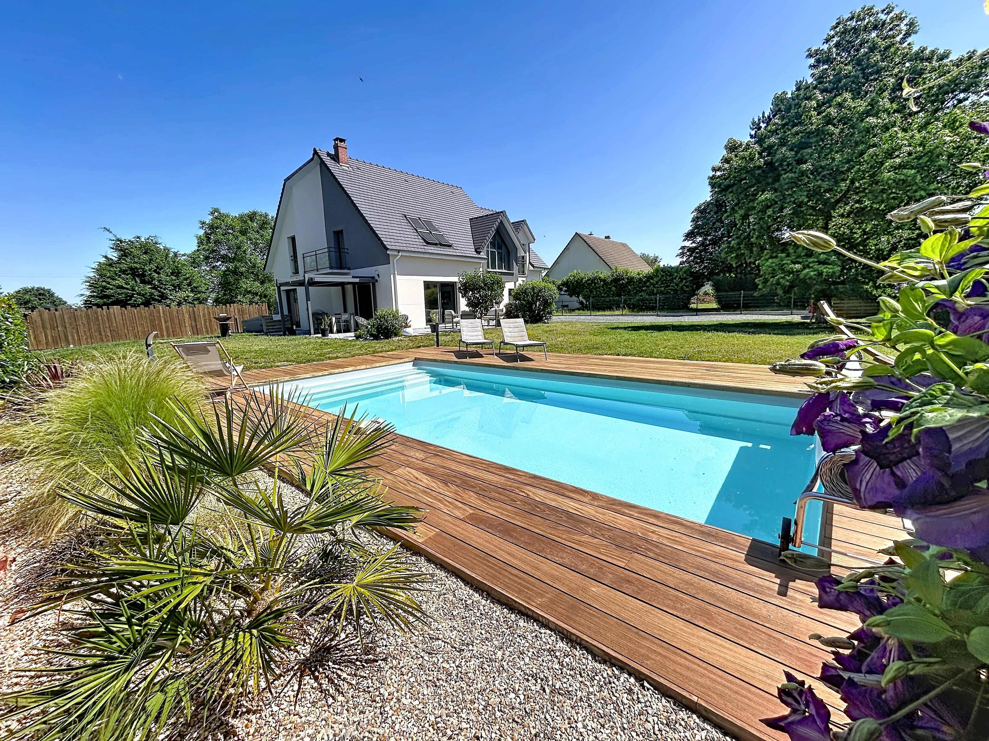 Maison contemporaine avec piscine