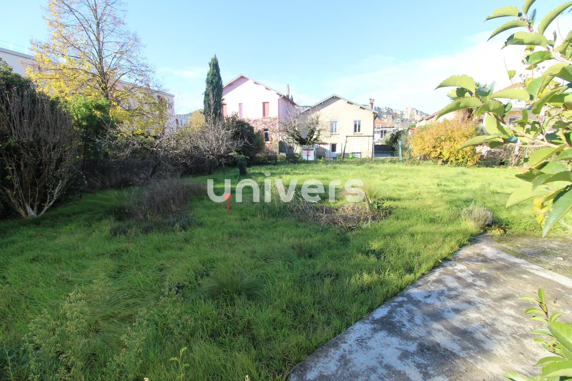 TERRAIN Constructible de  406 m² à GUILHERAND-GRANGES