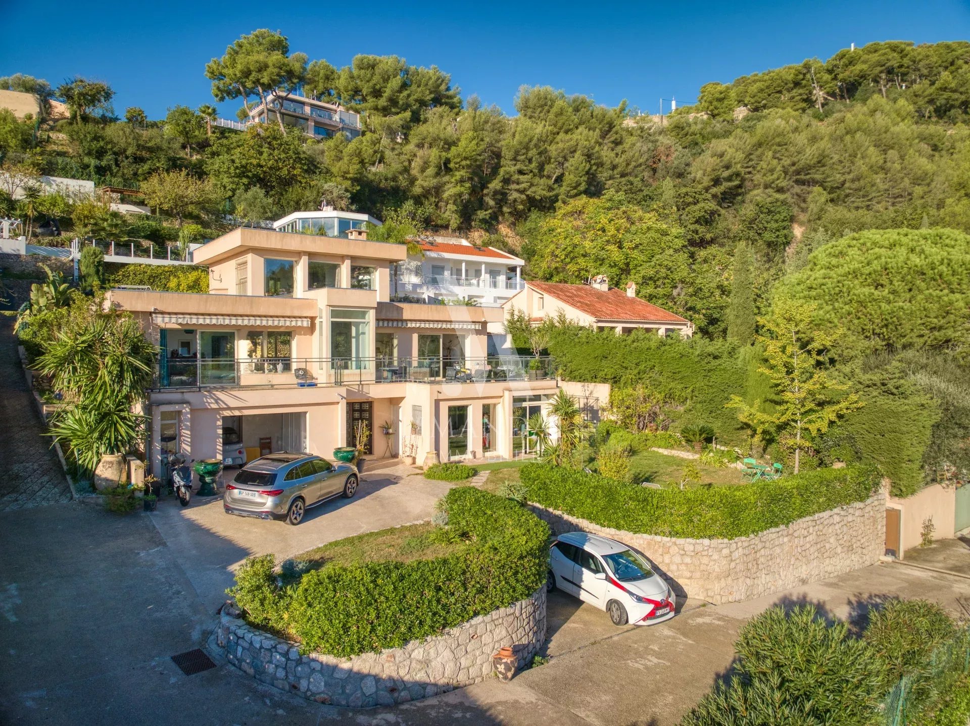 Roquebrune Cap Martin - Contemporary villa on 1500 m2 of land