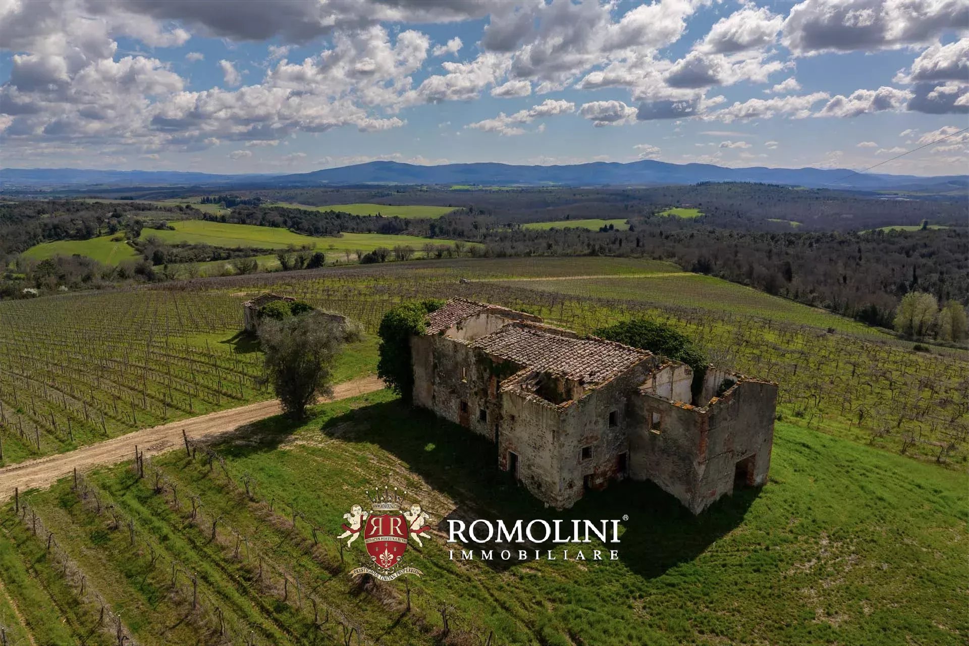 35 Bedroom Vineyard's Image 20