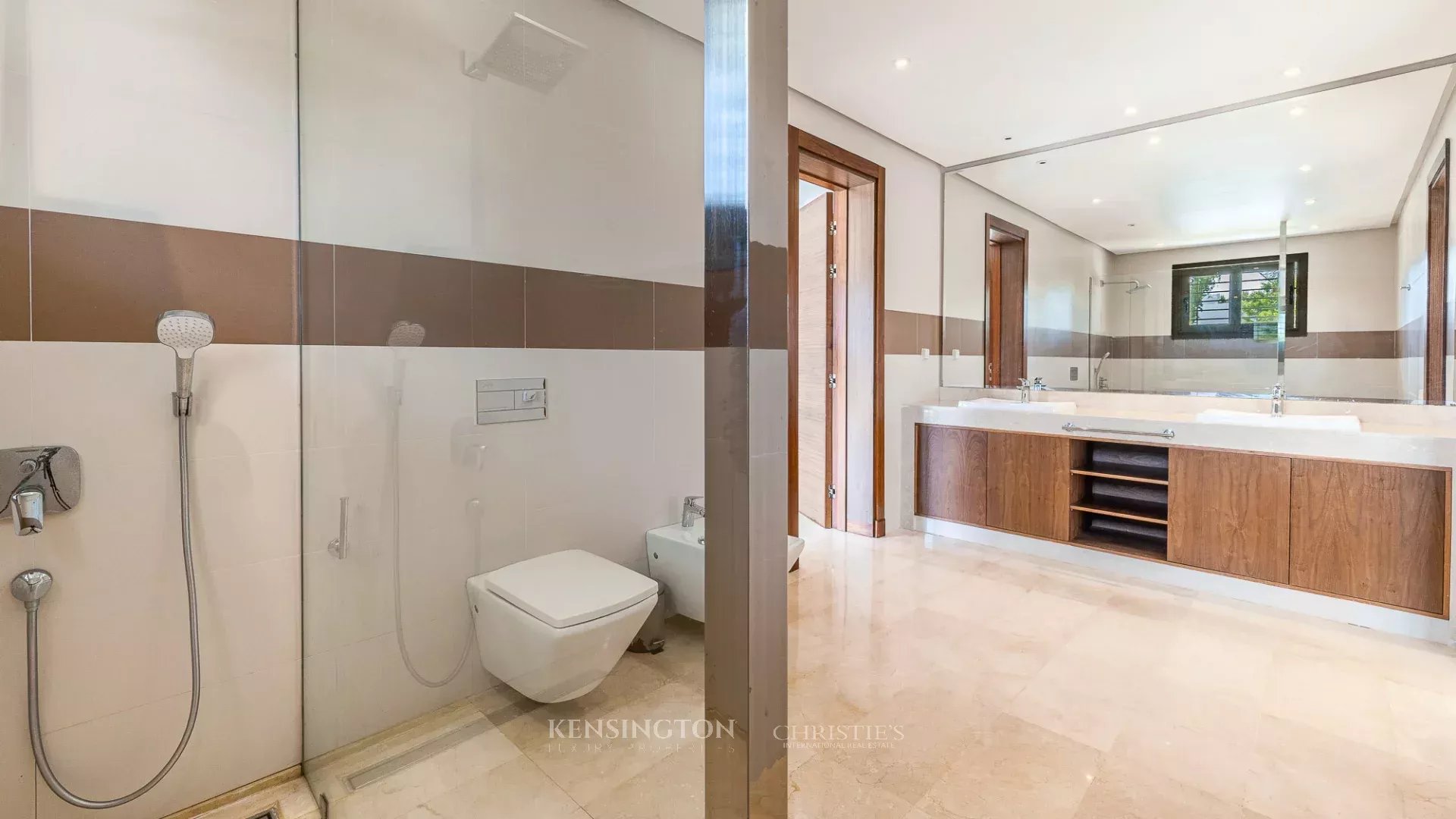 4 Bedroom Villa/Townhouse's Image 32