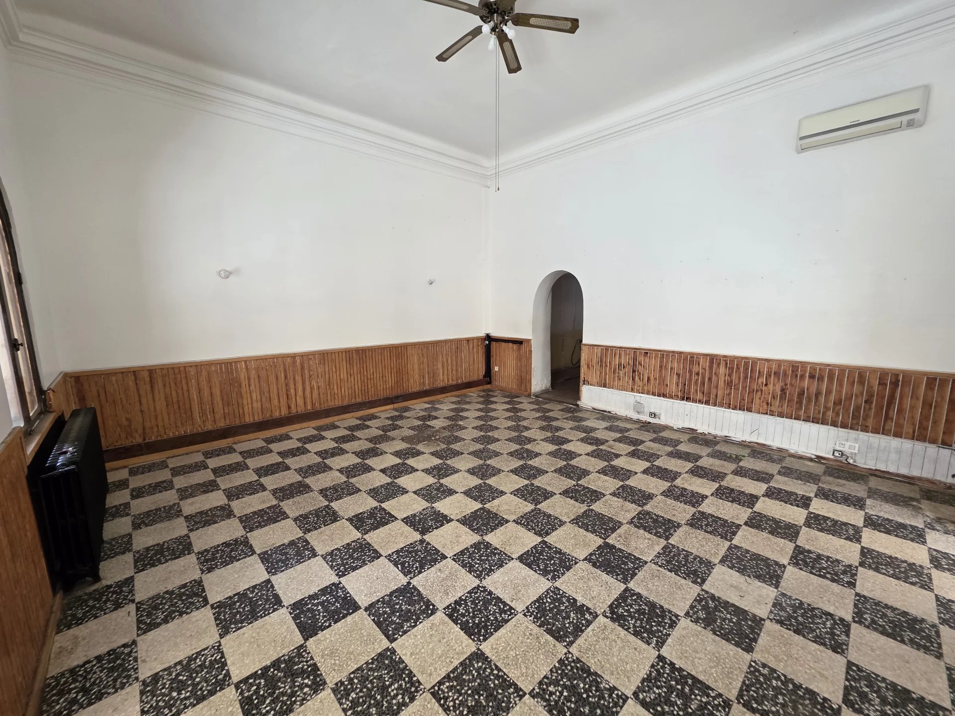 MURS COMMERCIAUX A VENDRE MENTON CENTRE VILLE