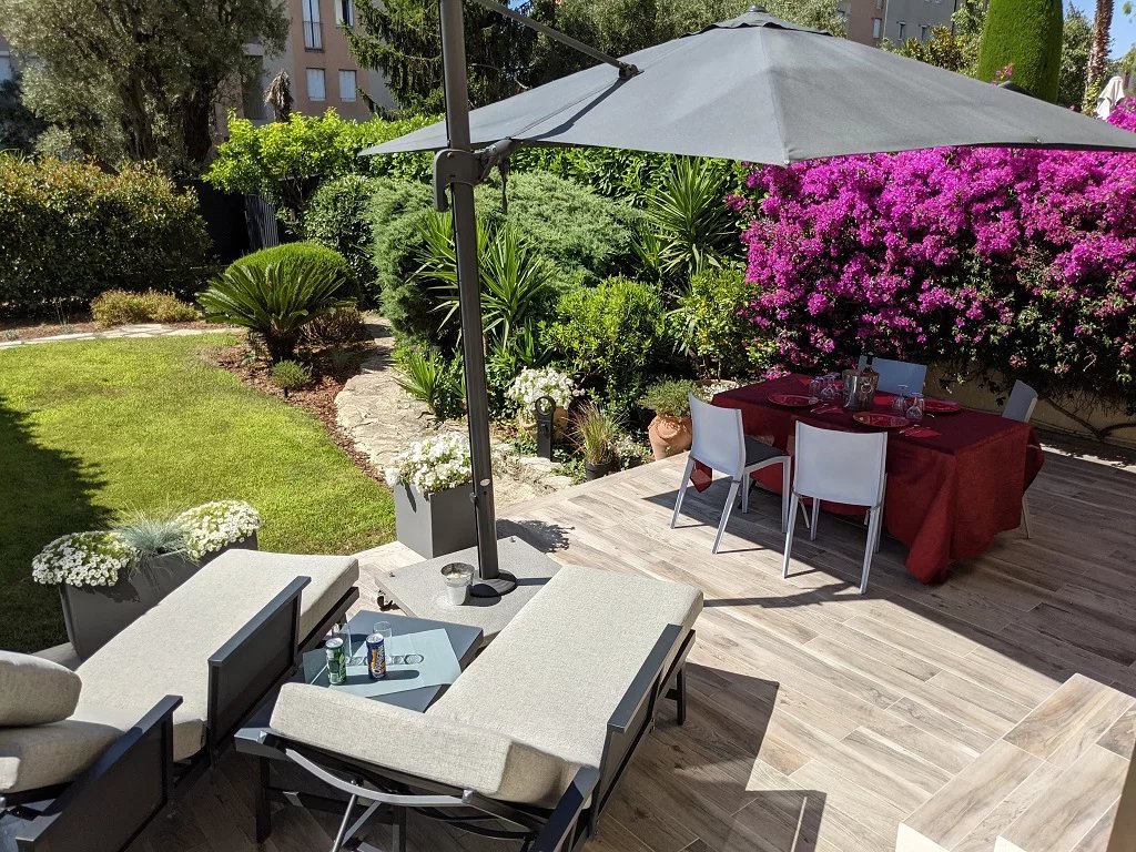 "EMPEREUR" Superbe appartement 2P de 68m² en RDJ, 06700 SLV