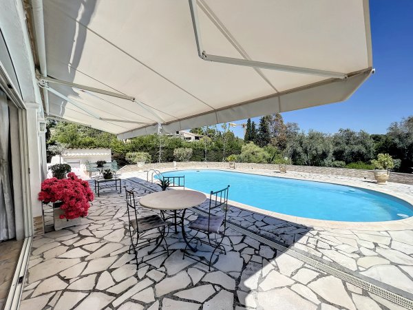 CHARMING HOUSE - MOUGINS — photo 1