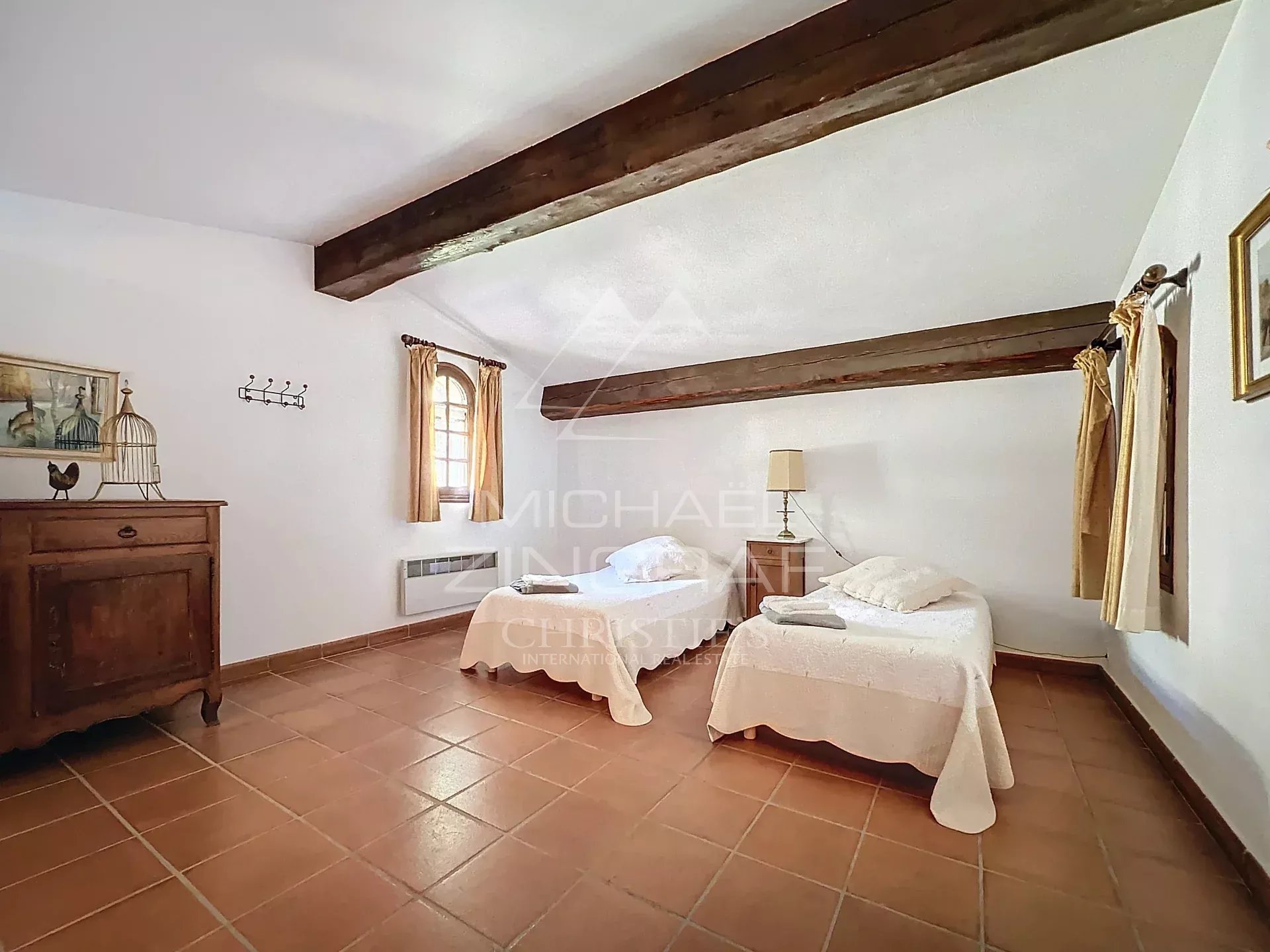 8 Bedroom Villa/Townhouse's Image 7