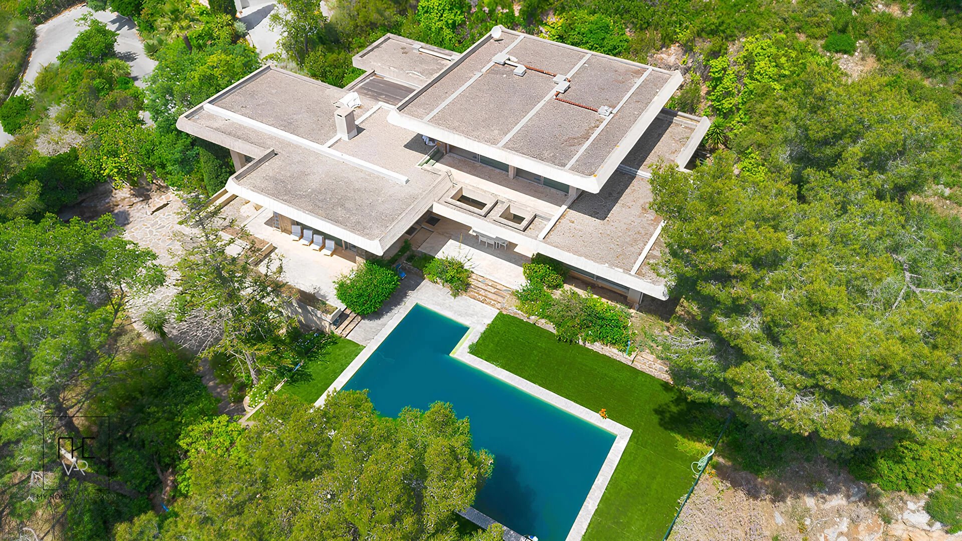 CARQUEIRANNE - Superbe villa d'architecte avec vue mer dominante