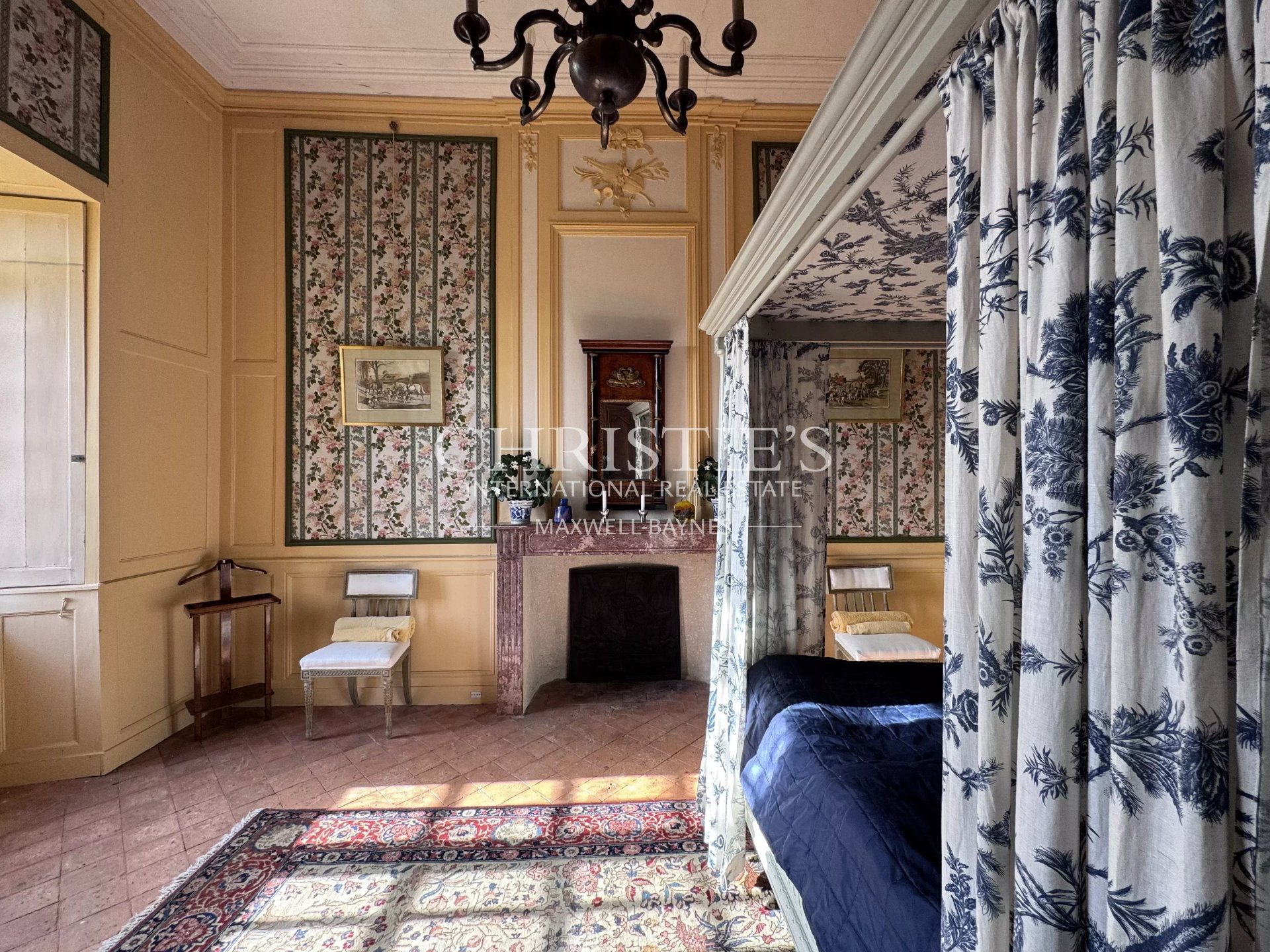 9 Bedroom Chateau's Image 10