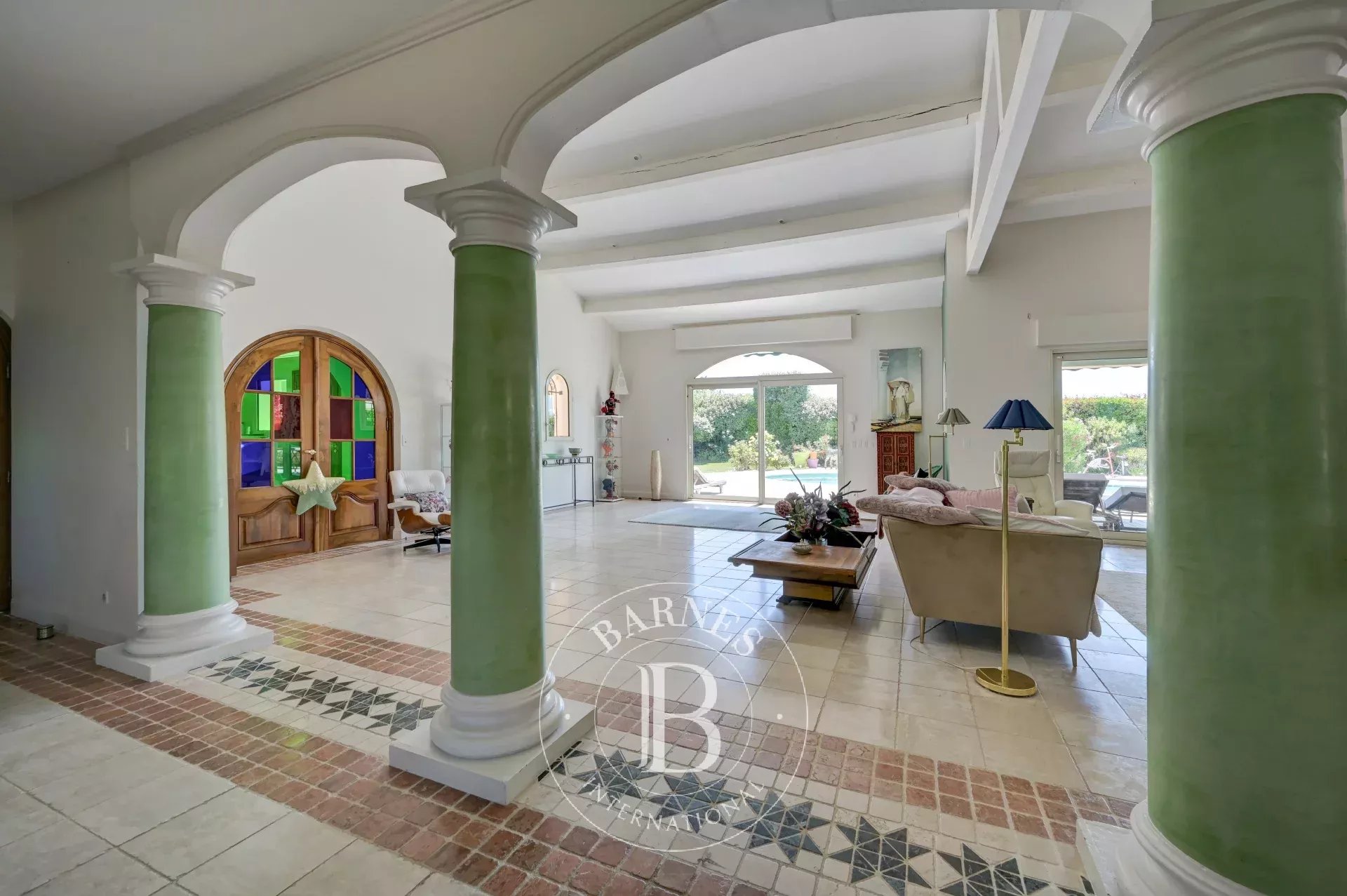 AIX-EN-PROVENCE – ARCHITECT VILLA – 6 SUITES – INFINITY POOL – LANDSCAPED GARDEN 1,1 HA - picture 11