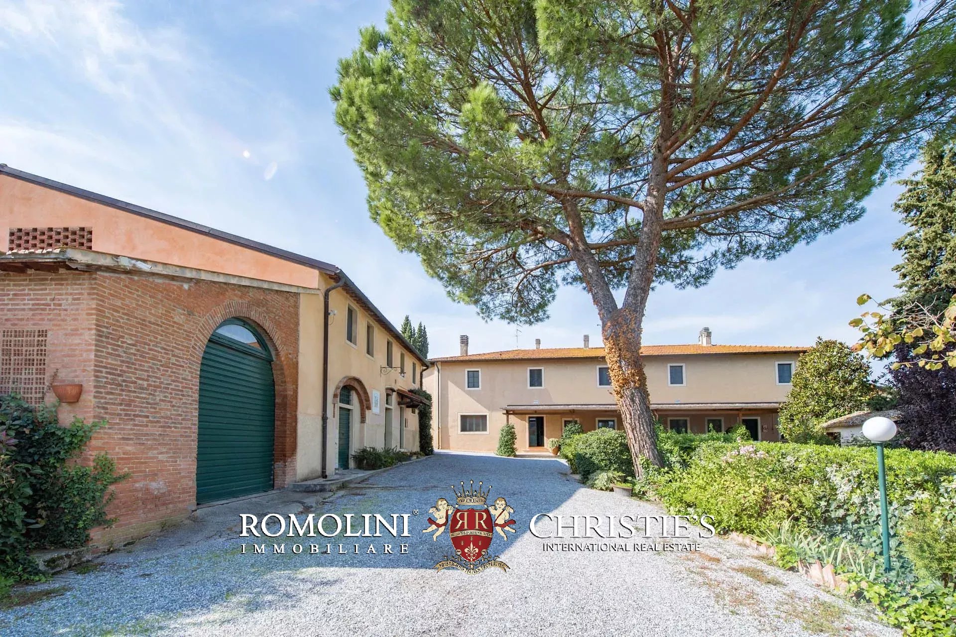 22 Bedroom Vineyard's Image 11