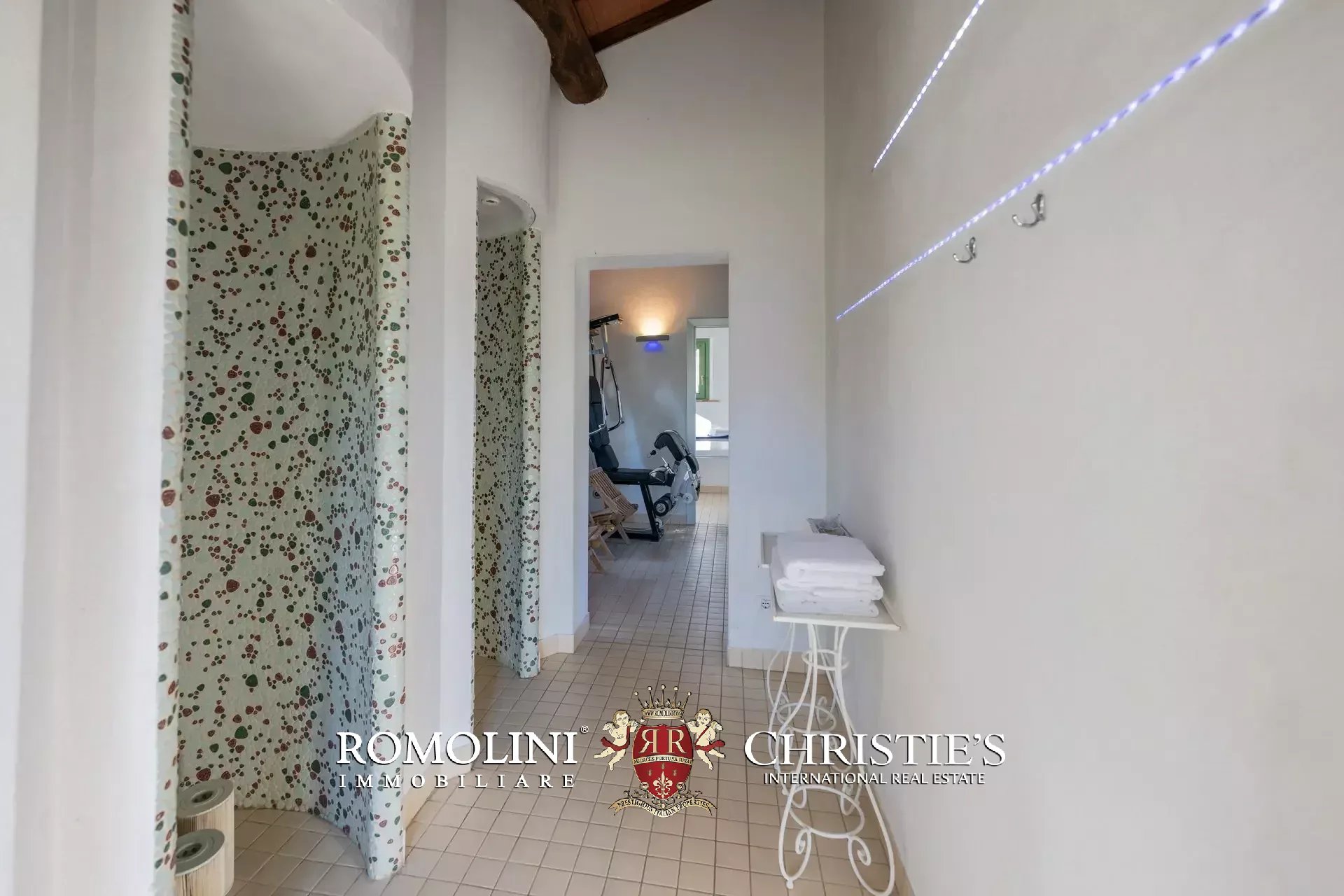6 Bedroom Villa/Townhouse's Image 49
