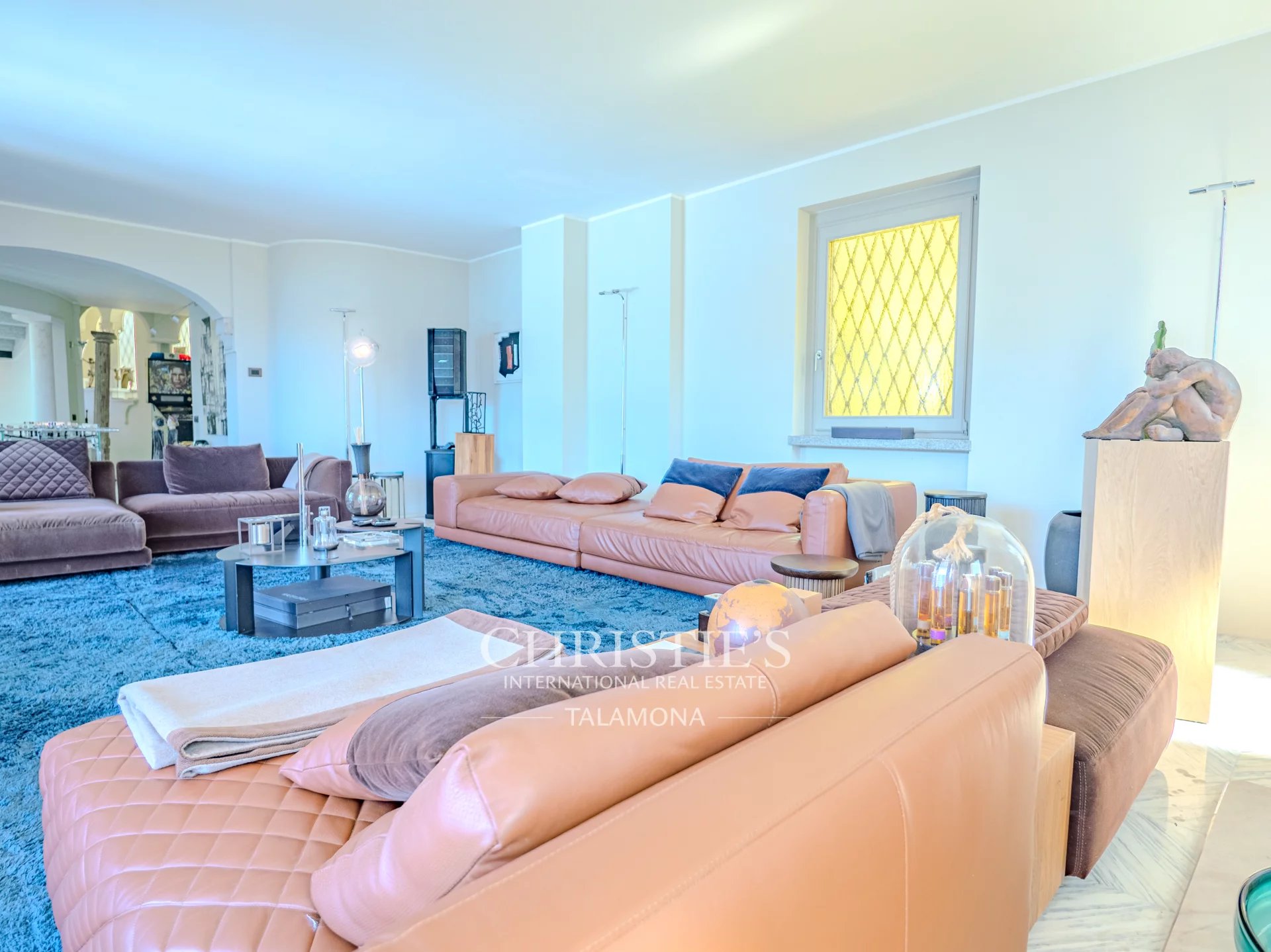 6 Bedroom Villa/Townhouse's Image 16