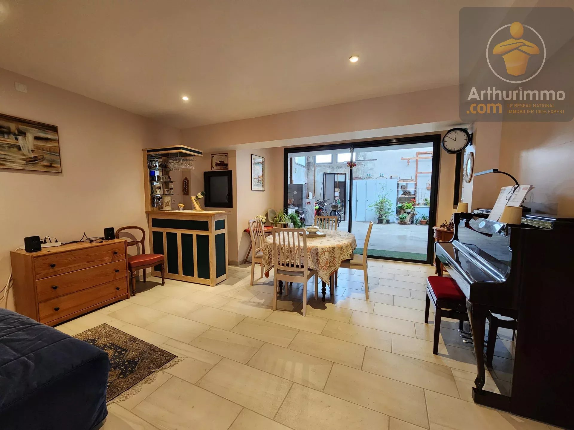 Beaugency Centre – 165 m², 5 chambres, terrasse, véranda, garage et atelier exceptionnel — photo 4