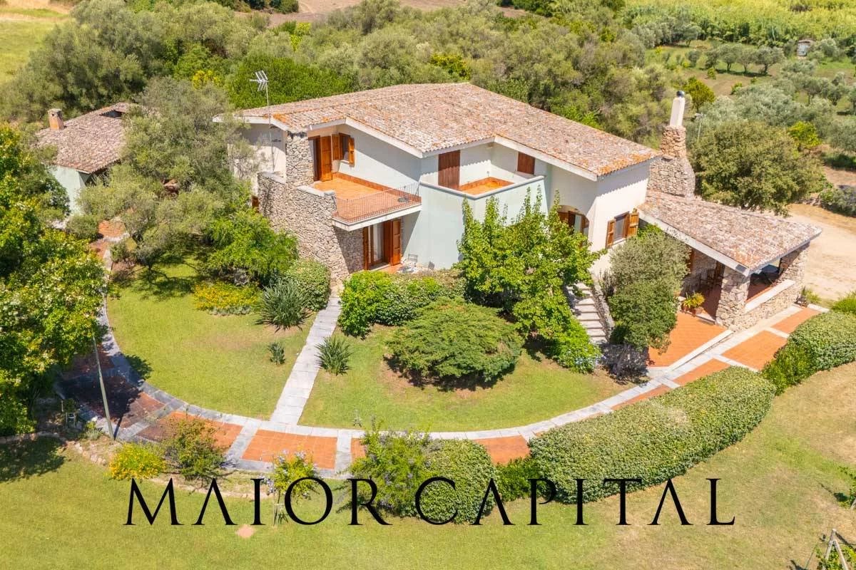 Olbia | Casale di campagna con vigneto e terreno