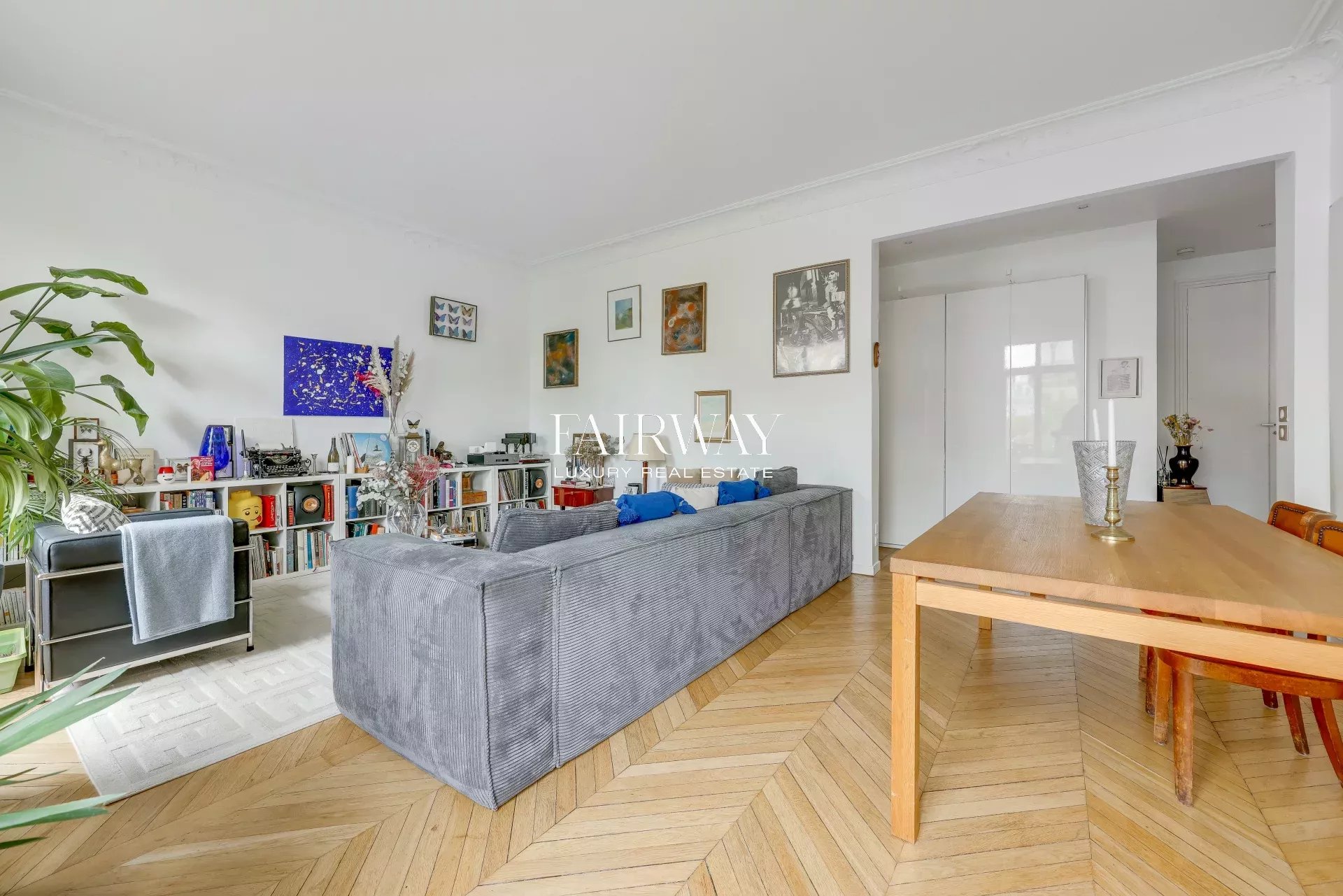 Appartement de standing de 110 m² avec 4 pièces rénovées au pied du parc Monceau – Paris 8e