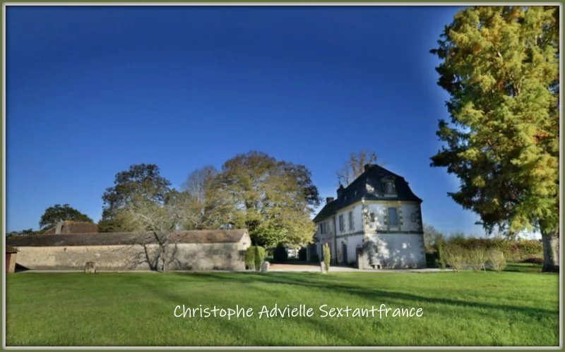 Domaine 35 ha avec maison de maître 350 M2 et 1900 M2 de dépendances en pierres et bâtiments agricoles , proche Bergerac