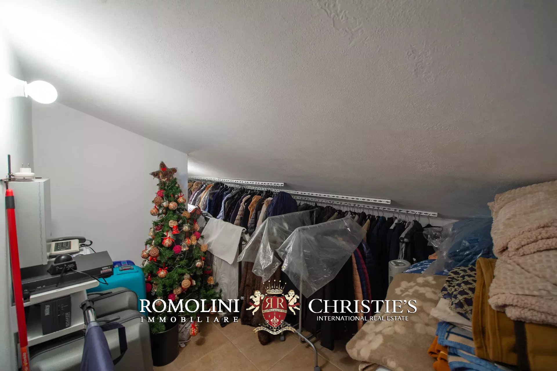 10 Bedroom Villa/Townhouse's Image 74