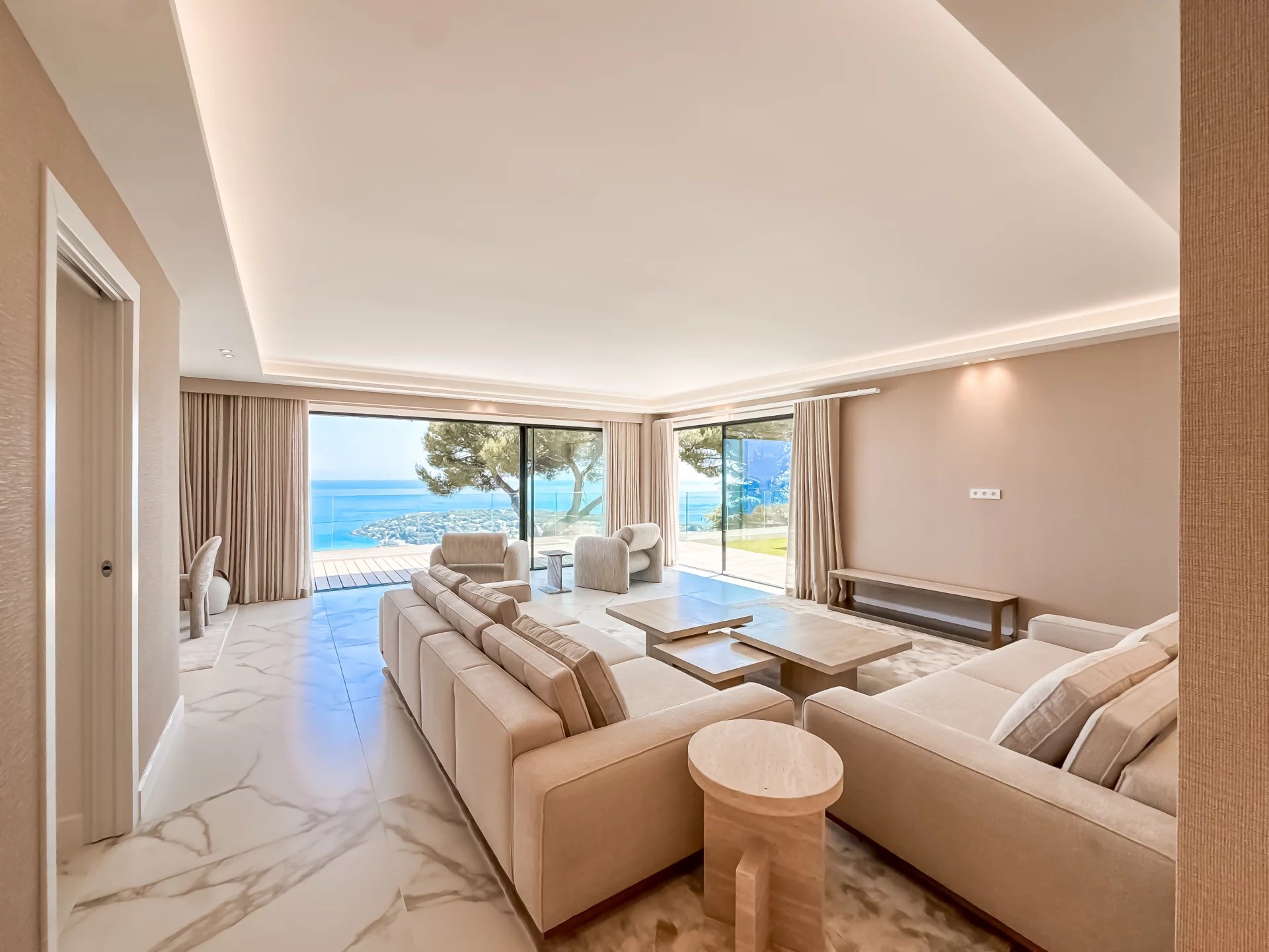 Roquebrune Cap Martin : Luxurious Villa Opportunity