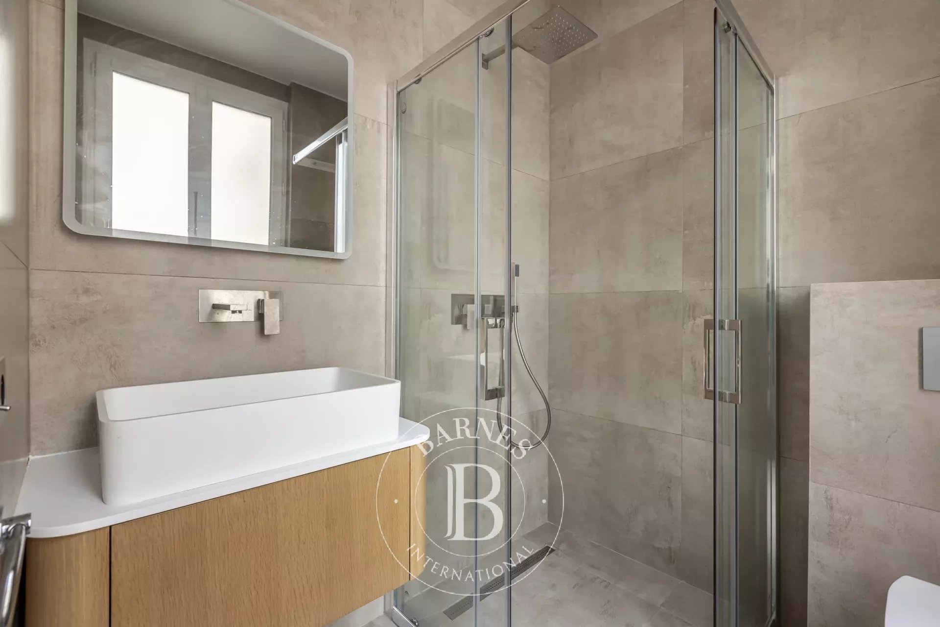 ARC DE TRIOMPHE - 2 BEDROOMS - 5TH FLOOR - IMMACULATE CONDITION - picture 18