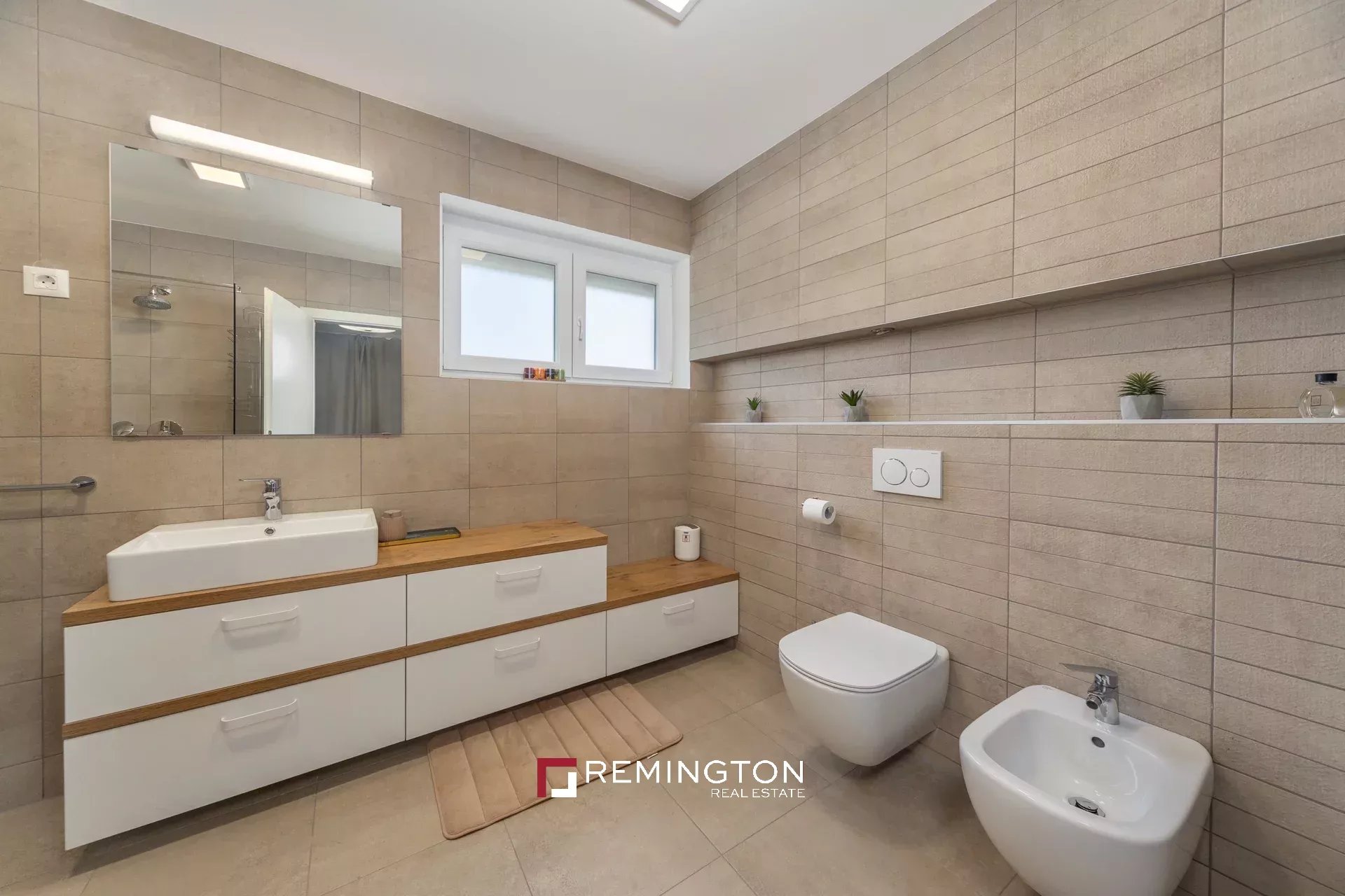 6 Bedroom Villa/Townhouse's Image 13