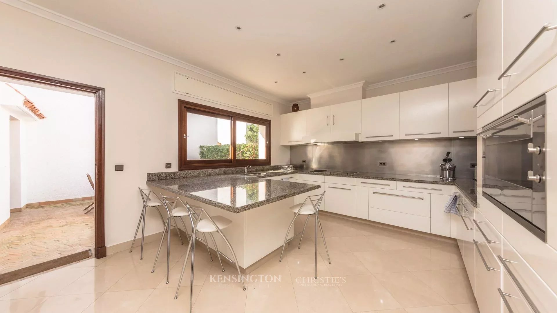 6 Bedroom Villa/Townhouse's Image 24