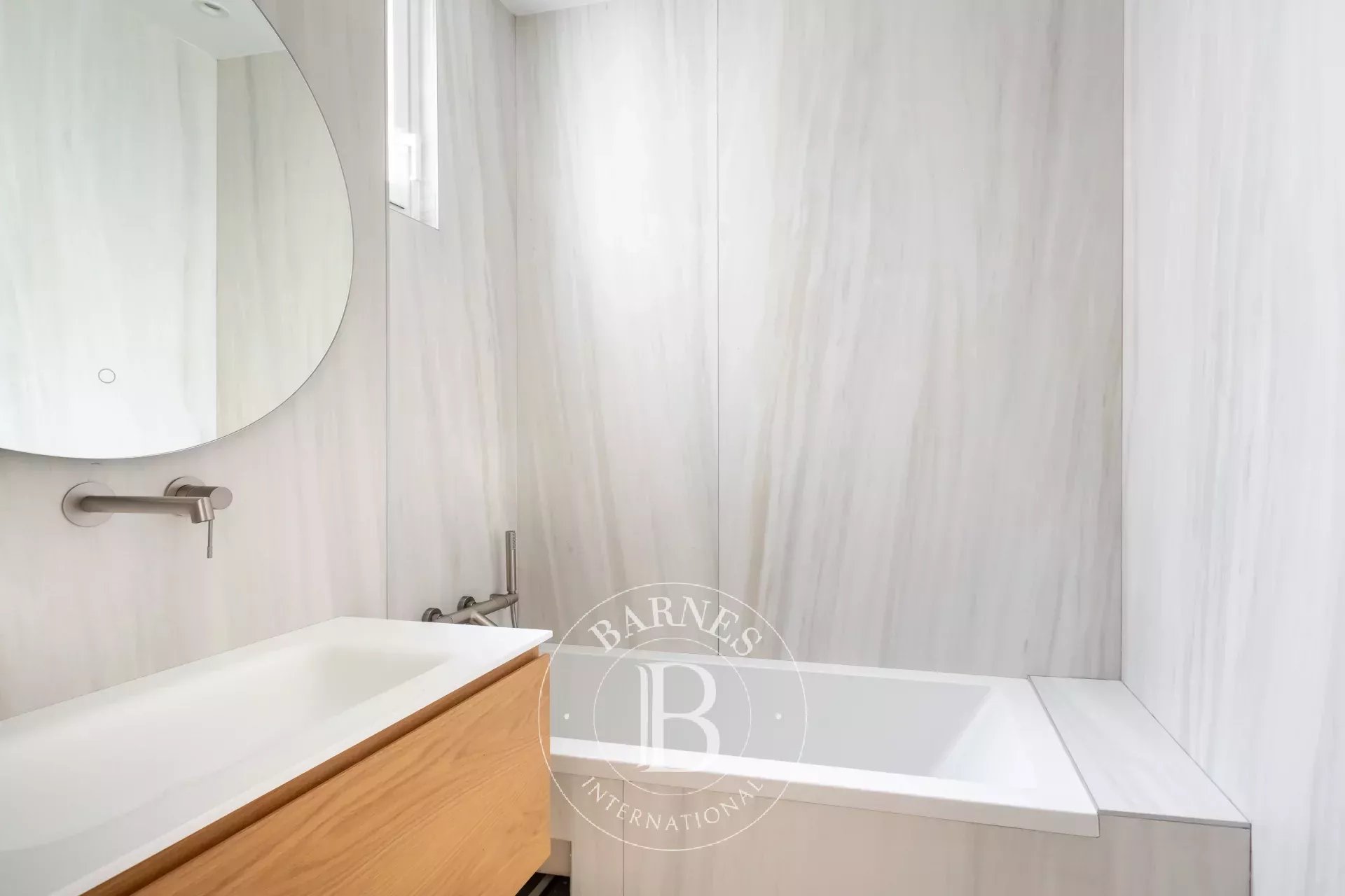 Paris  - Apartment 3 Bedrooms - picture 13