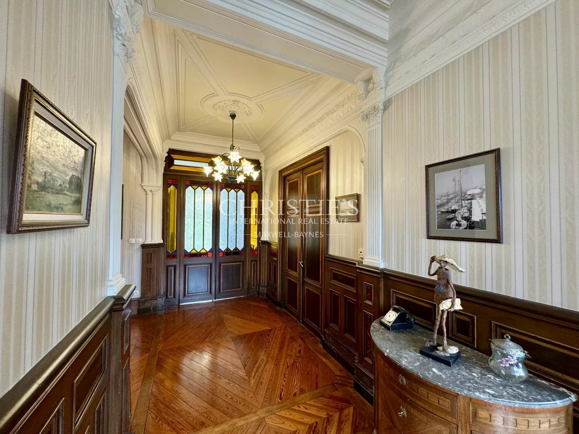6 Bedroom Villa/Townhouse's Image 3