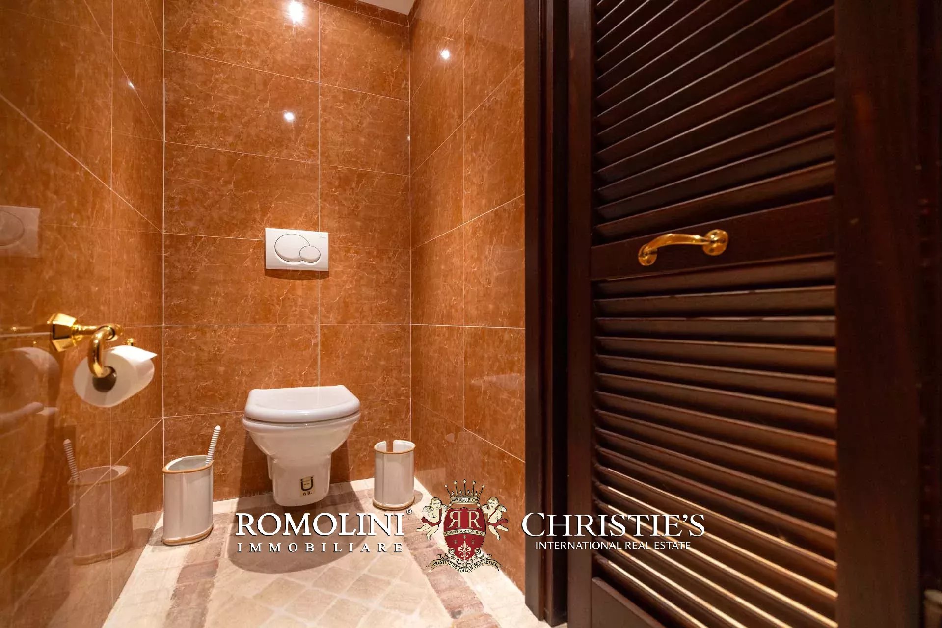 10 Bedroom Villa/Townhouse's Image 152