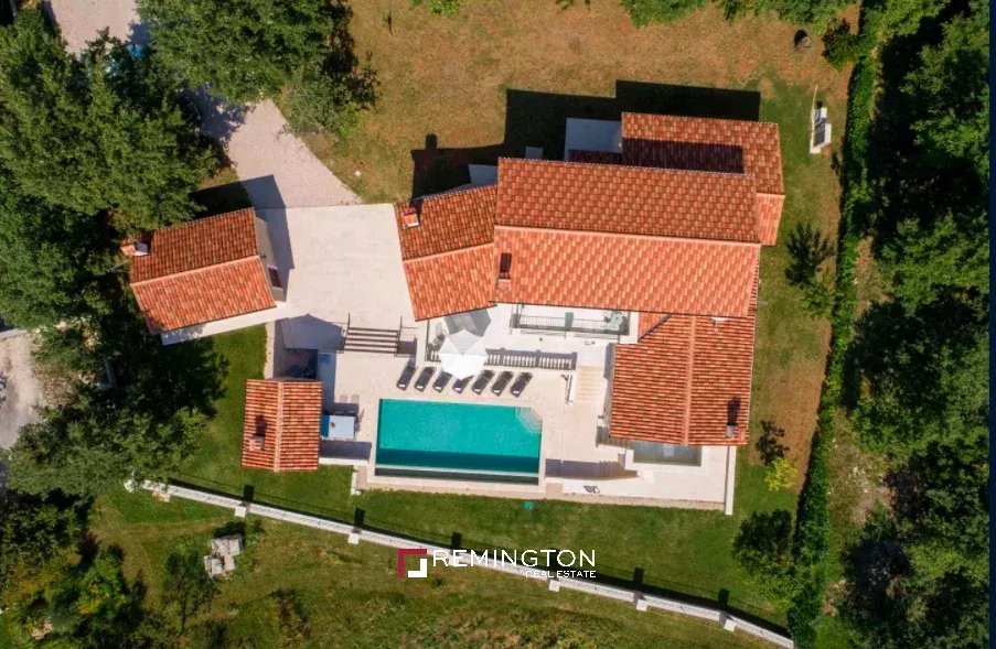 6 Bedroom Villa/Townhouse's Image 17