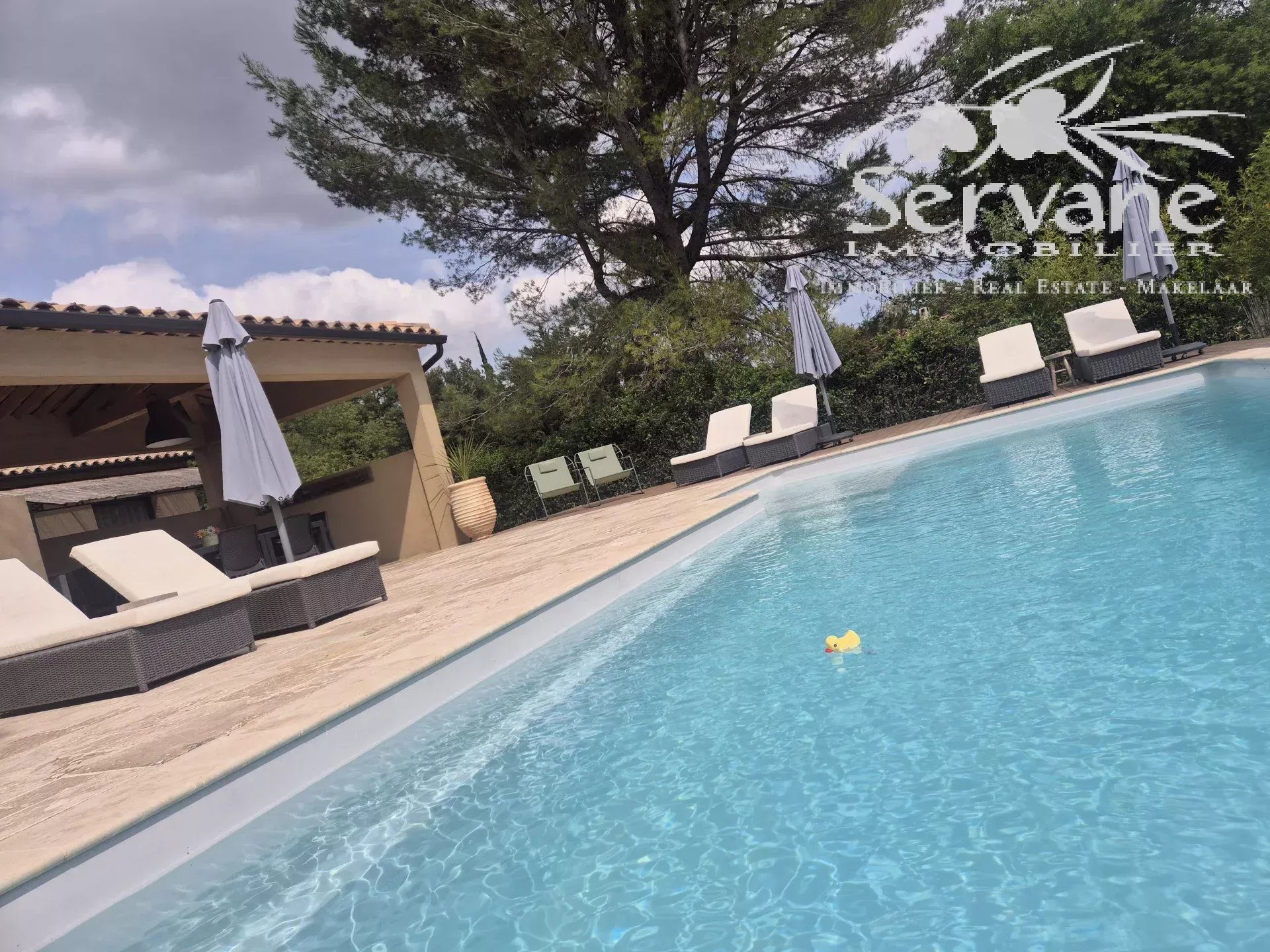 Villa and 4 gites in Cotignac, unique layout with pool house and pool