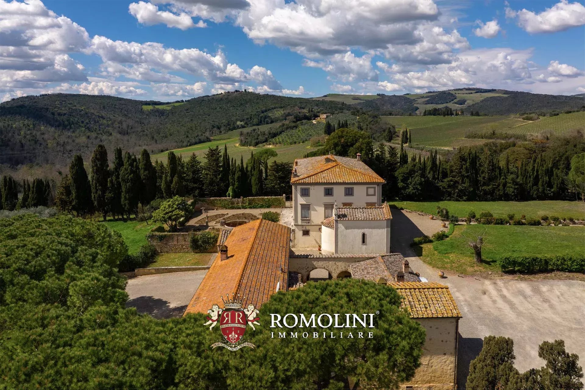 35 Bedroom Vineyard's Image 13