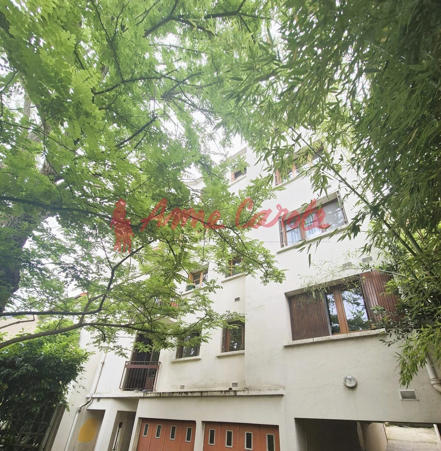 Spécial investisseur   Studio vendu loué avec parking et cav