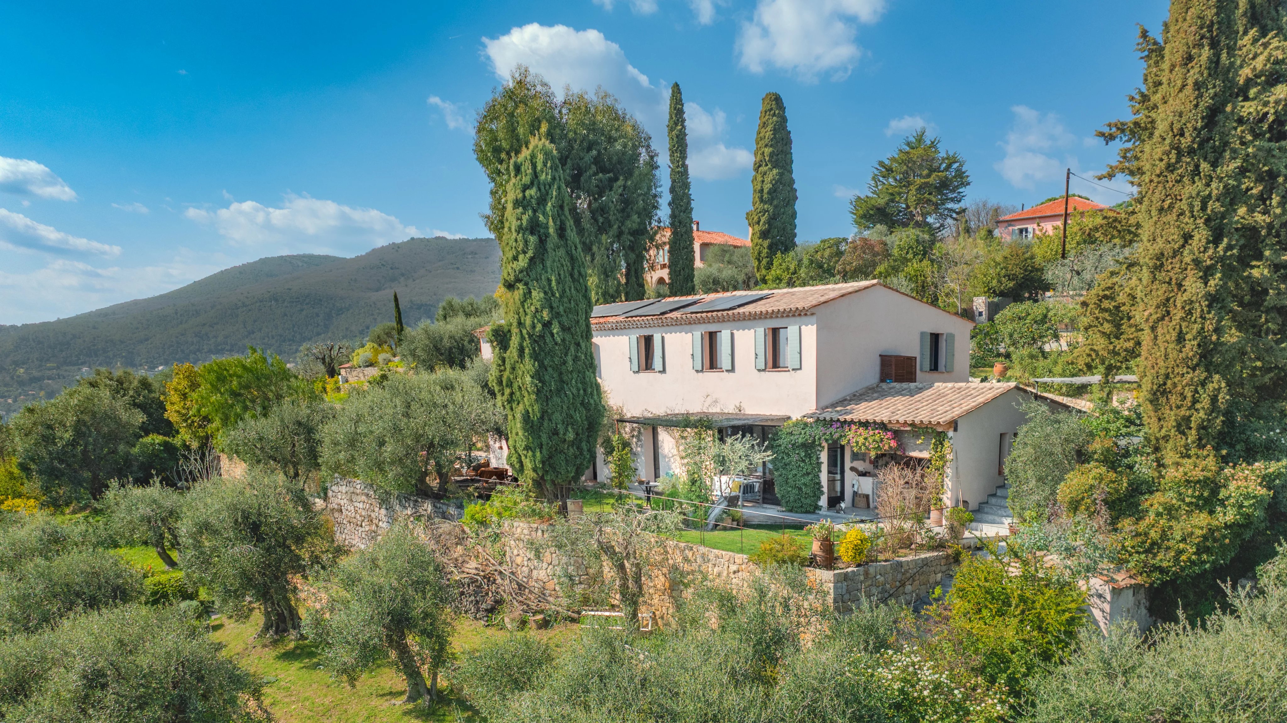 Charmante propriété avec vue panoramique collines et mer