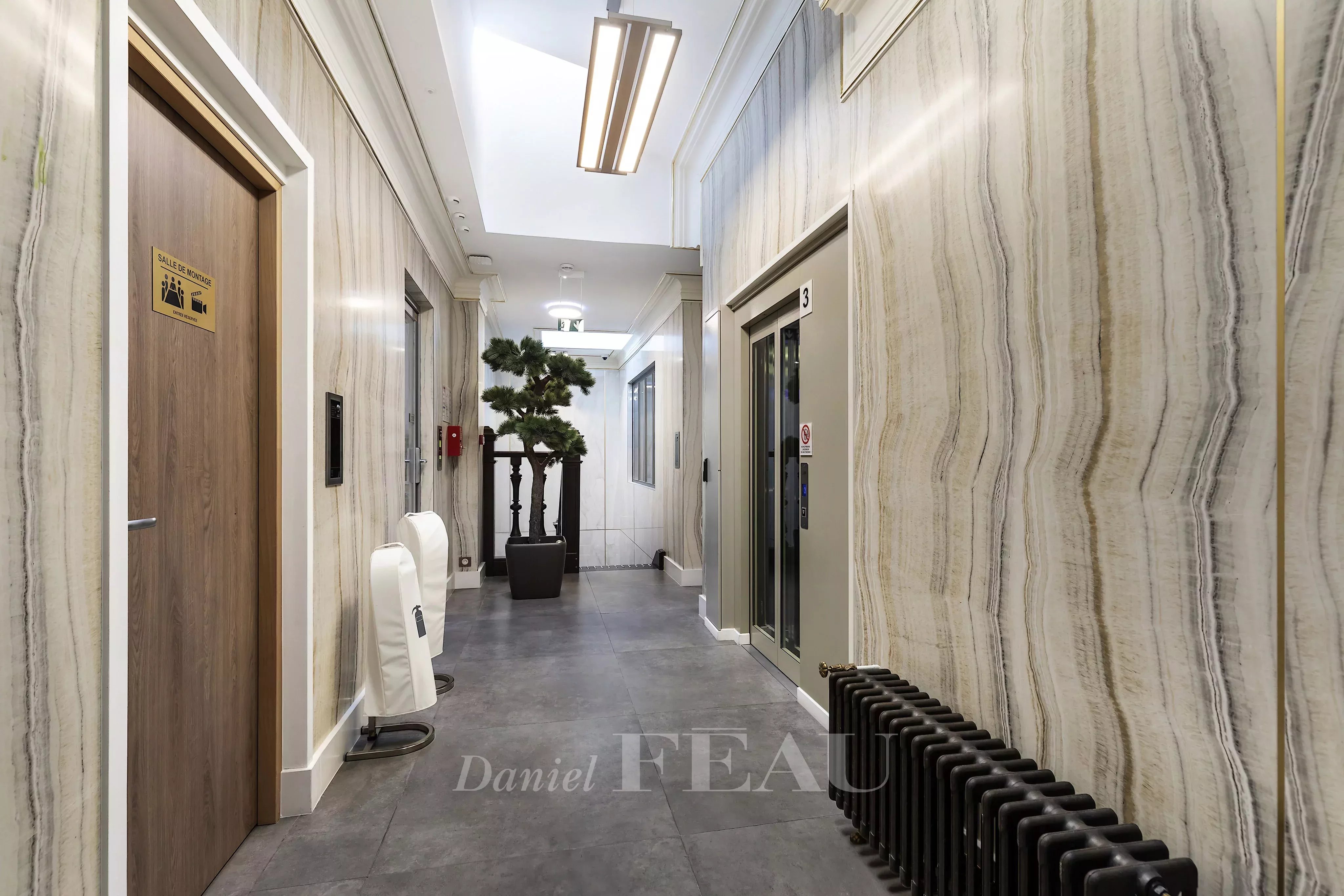 Sale Mansion Paris 8th