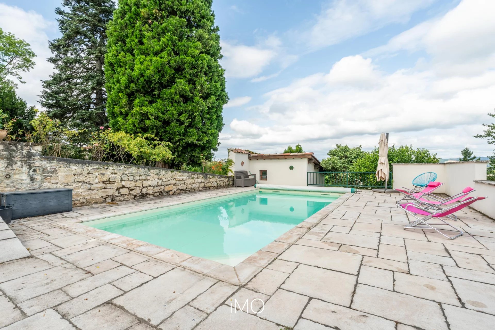 Propriété familiale de 226 m2 avec piscine et terrain de 5000 m²