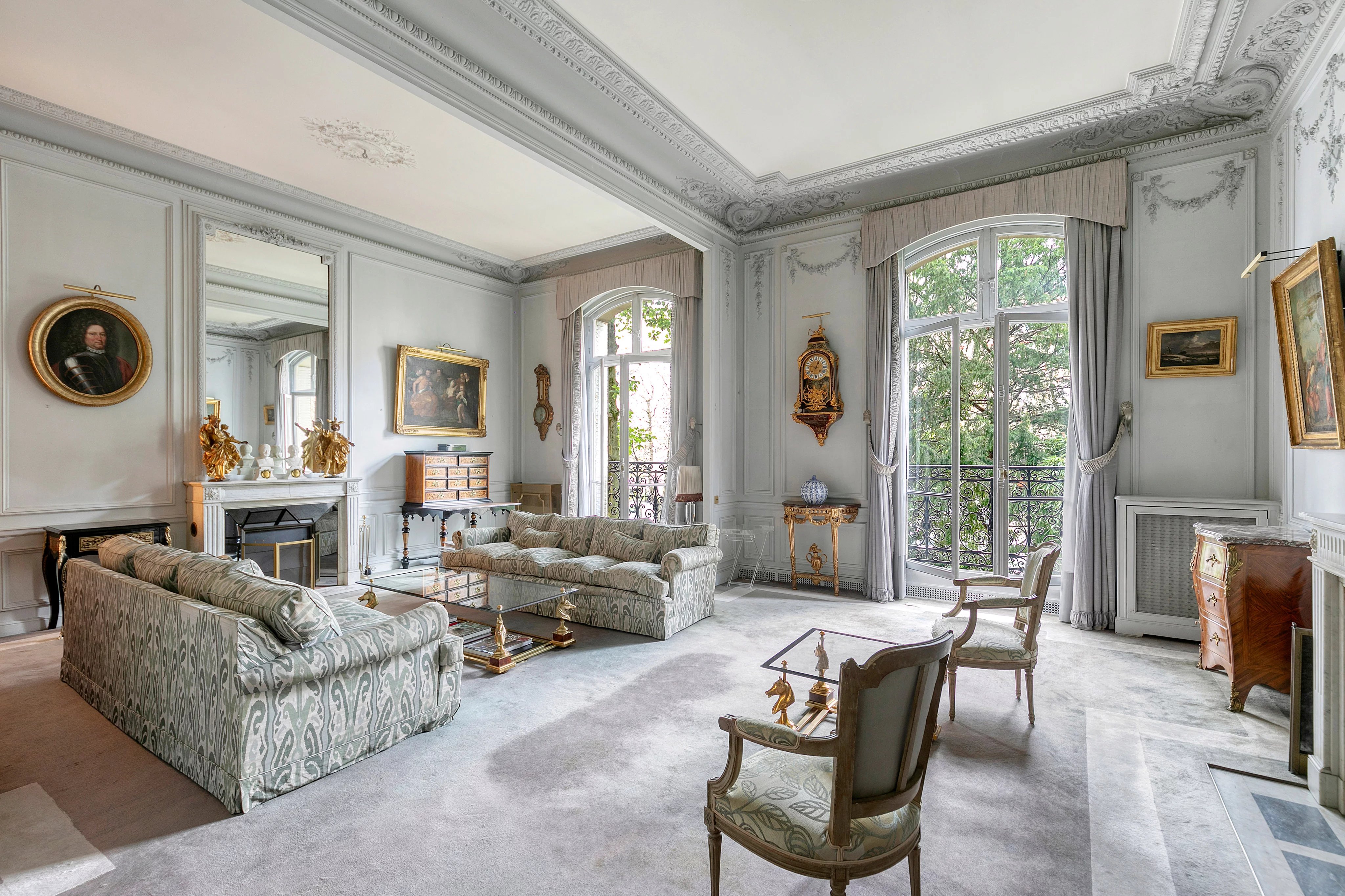 Paris 16th District –  An elegant 2/3 bed apartment