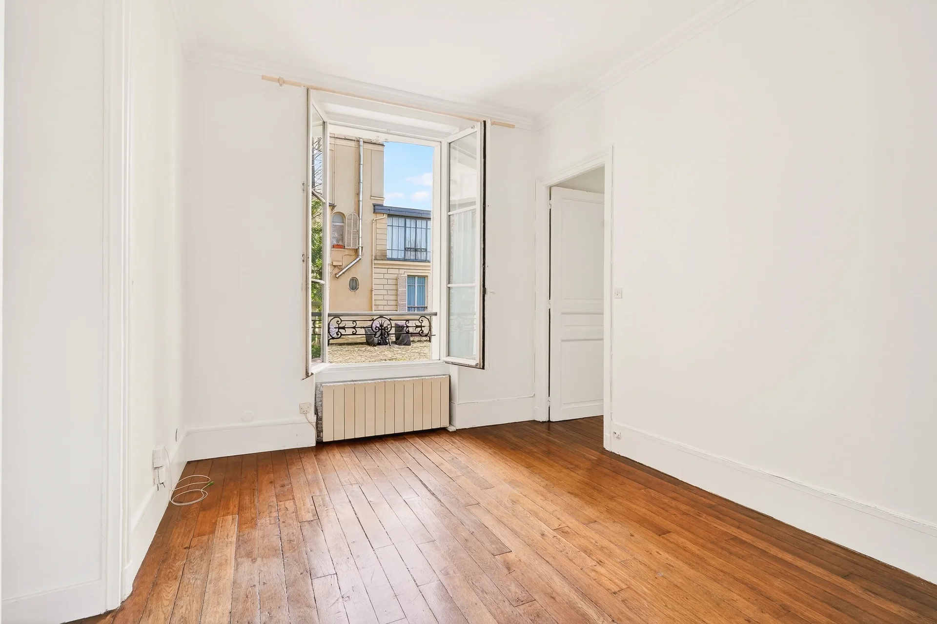 Versailles - DOWNTOWN