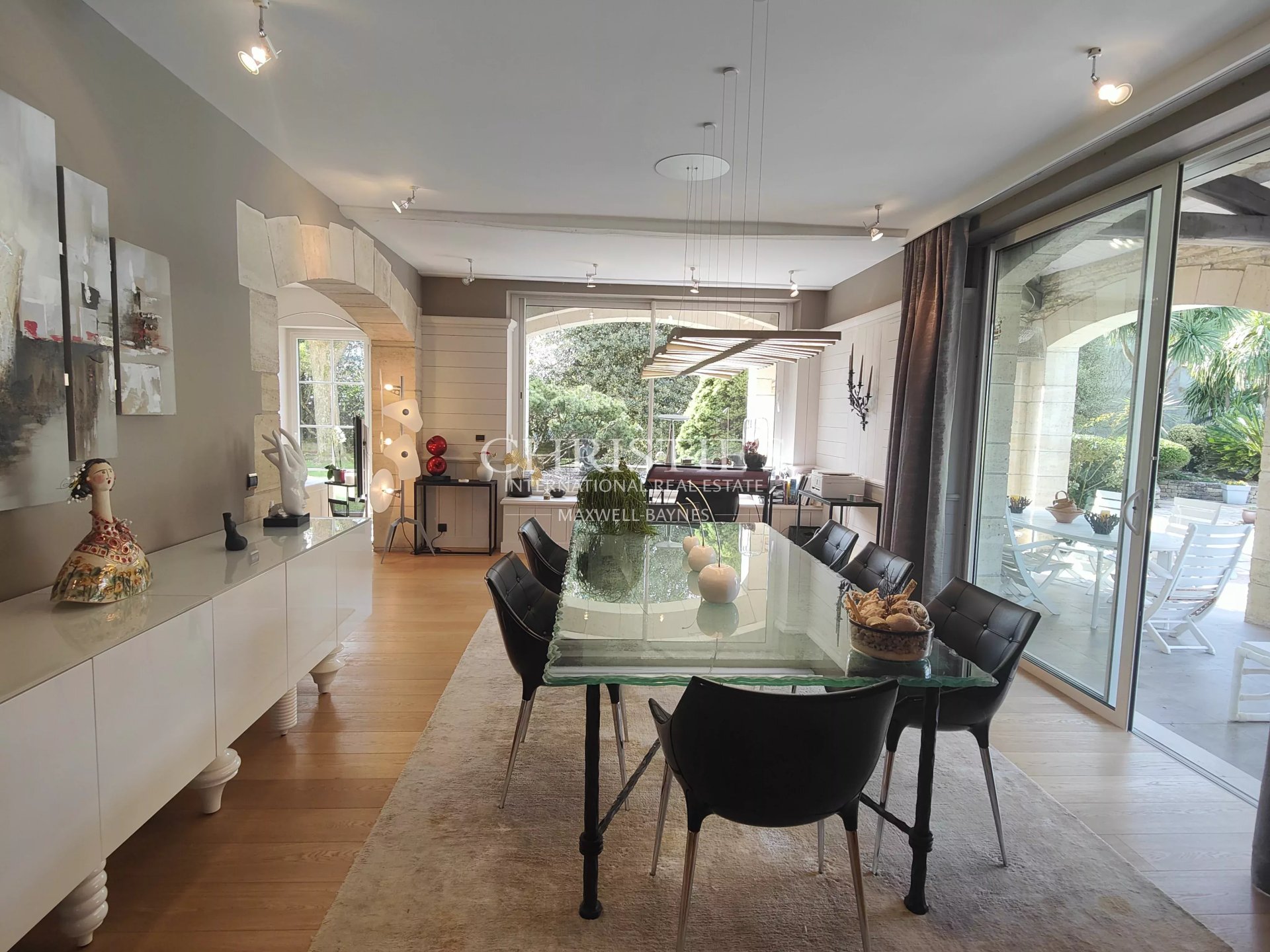 5 Bedroom Villa/Townhouse's Image 4