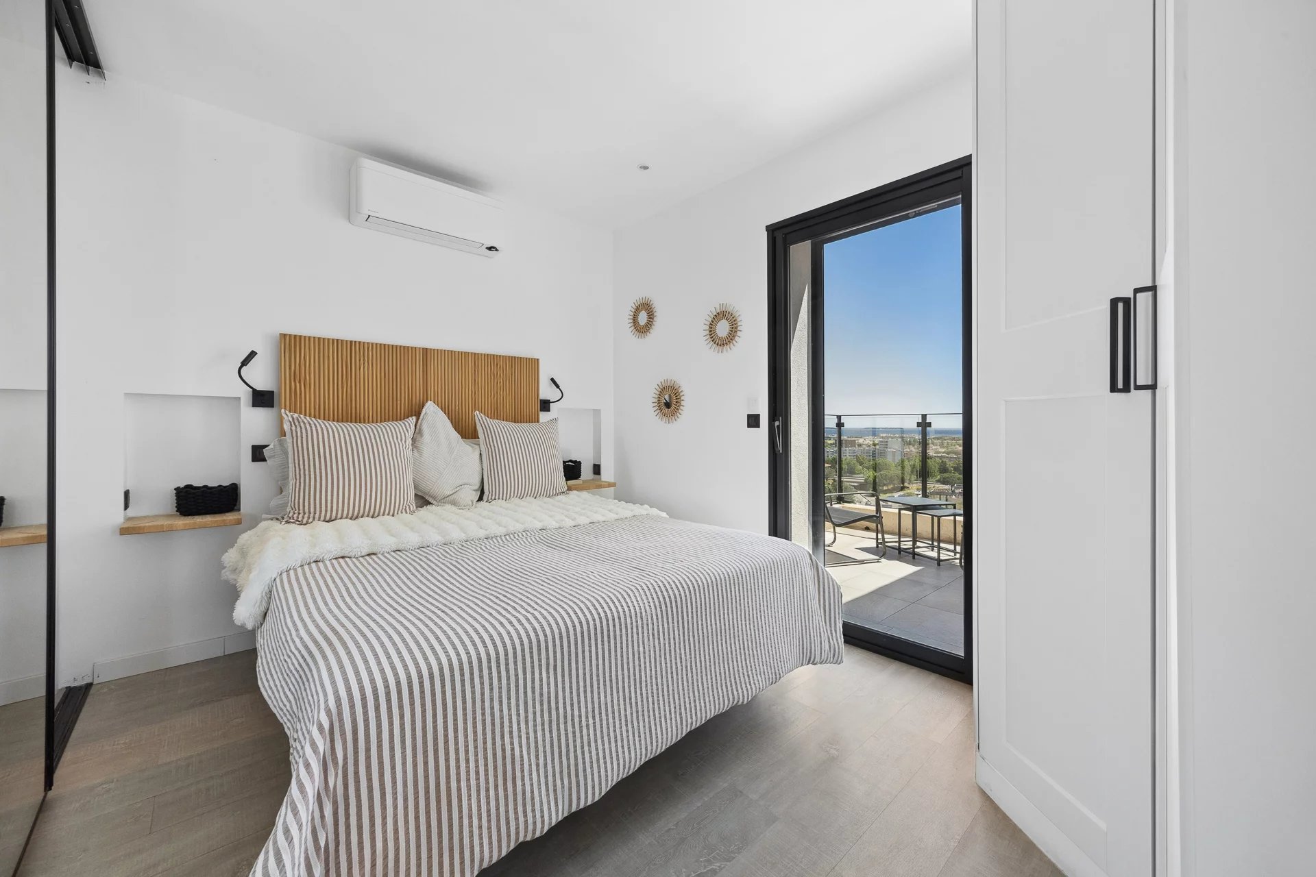 Sea-view flat in the heart of Mandelieu