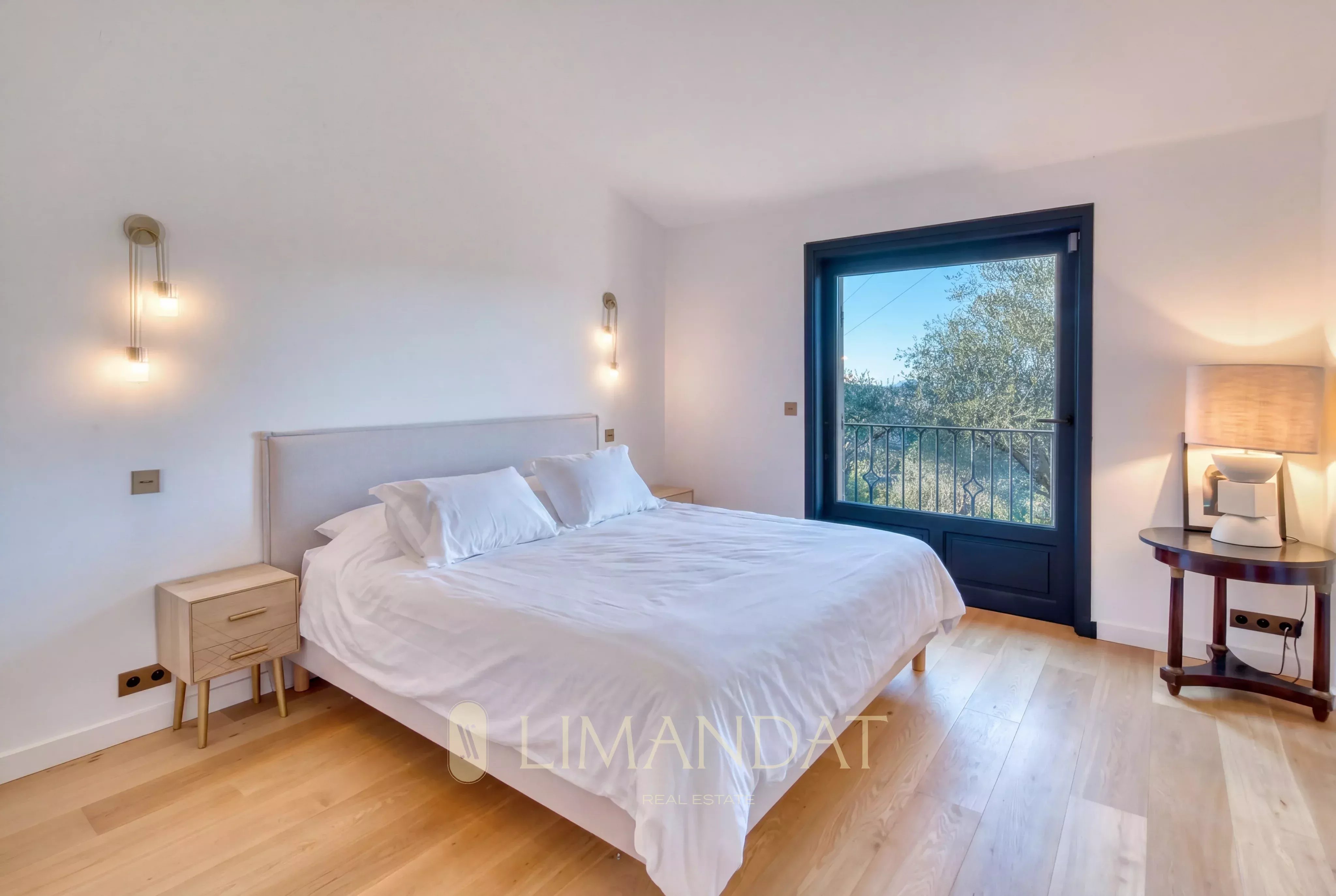 Mougins - Villa 560 m² - 6 suites - Swimming pool - Land 2200 M²