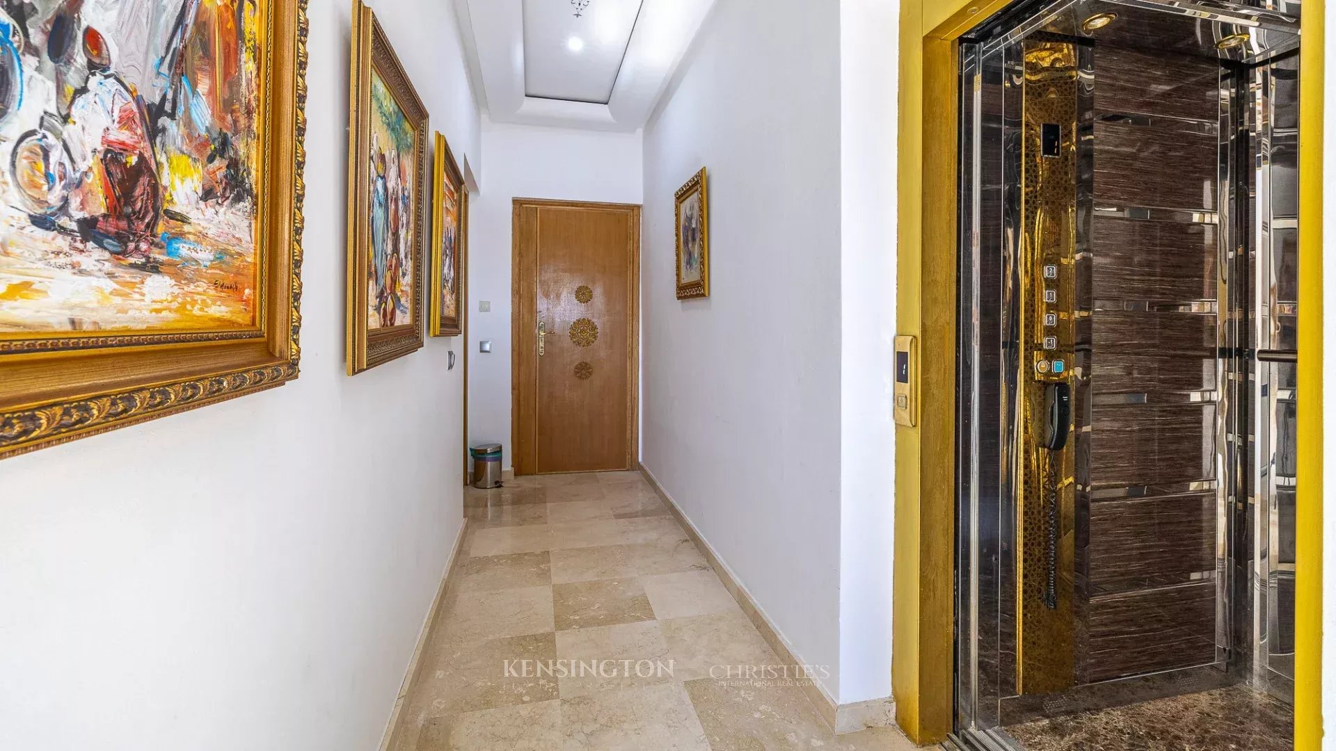7 Bedroom Villa/Townhouse's Image 29