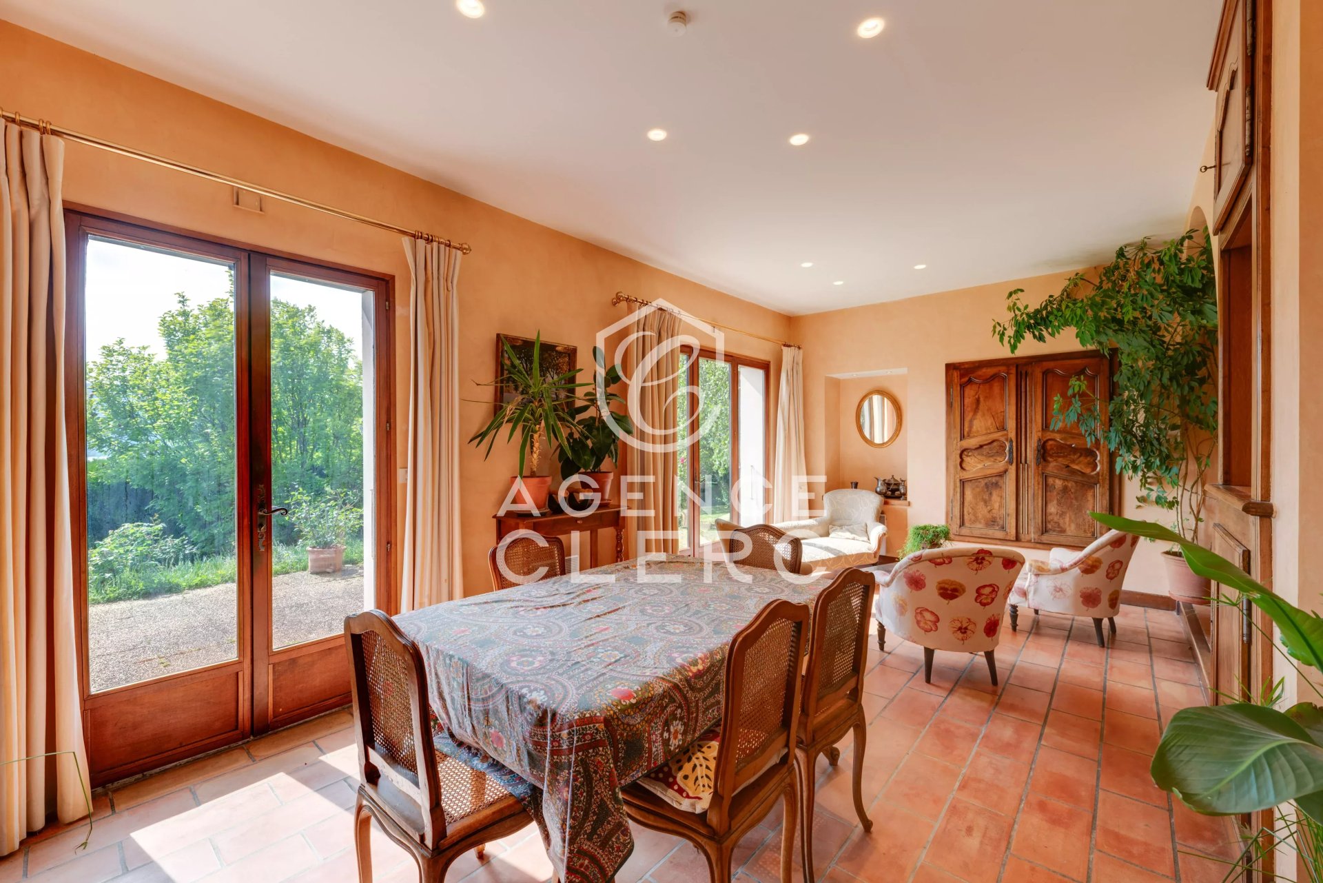 5 Bedroom Villa/Townhouse's Image 8