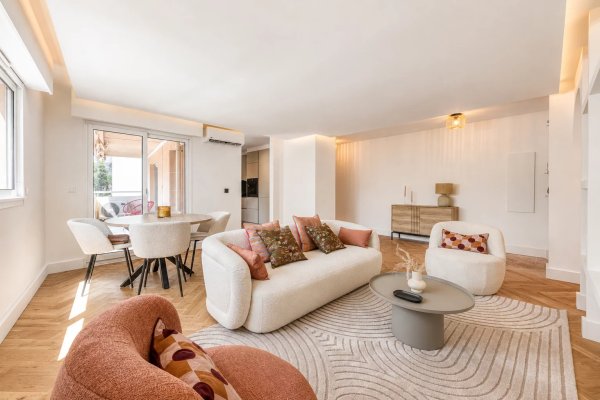 Cannes Palm Beach – Renovated 4-room flat with terrace, garage and cellar — photo 1