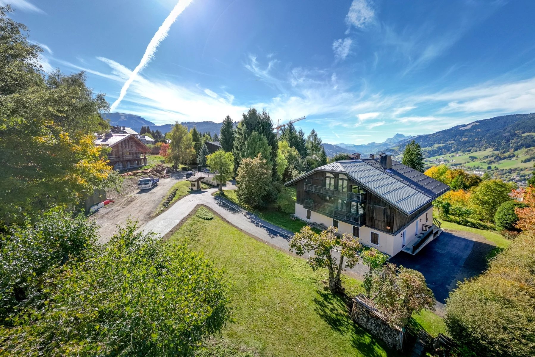 Photo of MEGEVE – Fully-renovated 5-bedroom duplex apartment in Mont d’Arbois