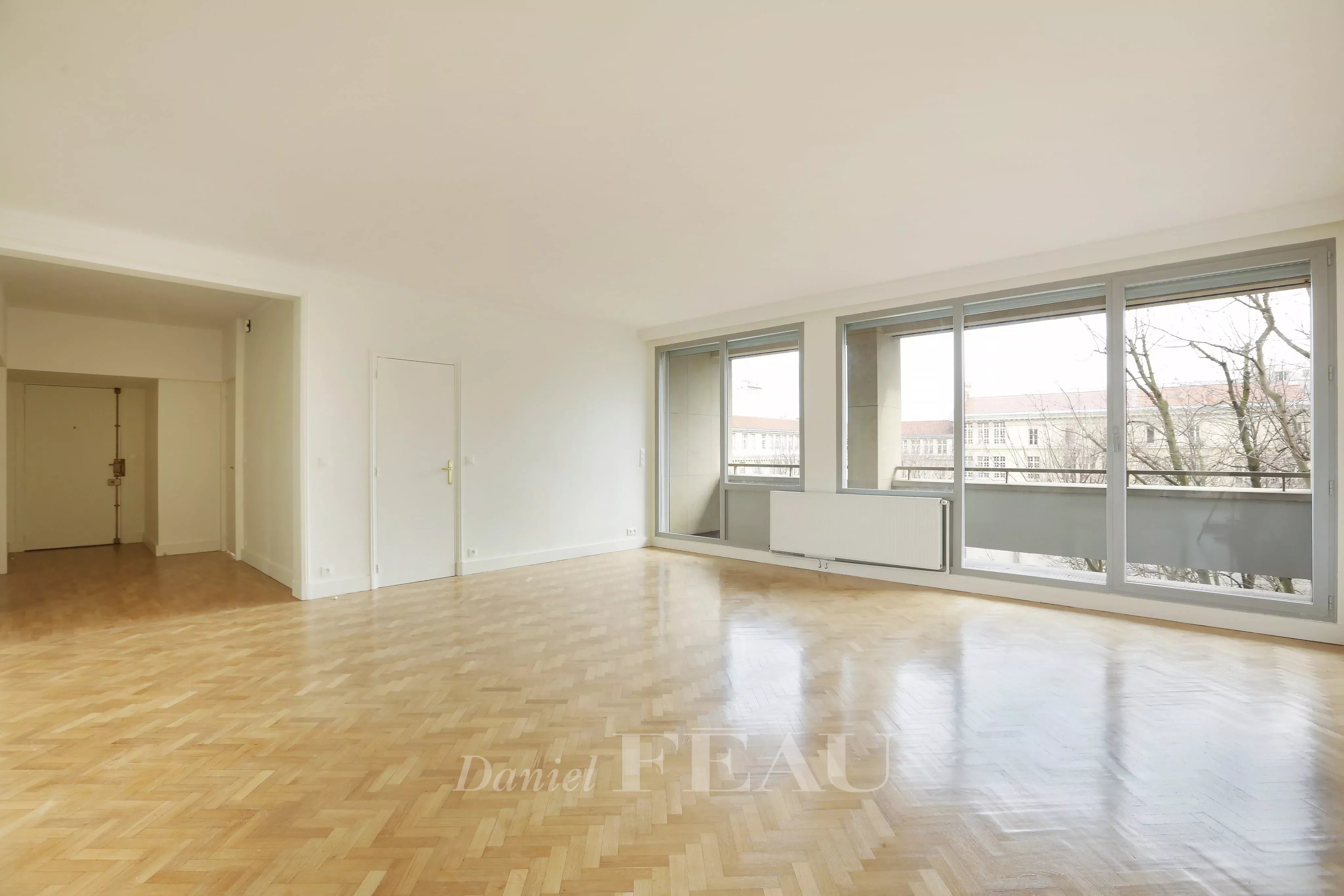 Paris 7th District – A spacious 3-bed apartment. Avenue Bosquet.