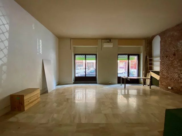 Affitto Attivitá commerciale - Mura negozio Milano