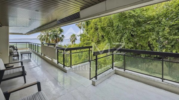 Magnificent contemporary apartment with a magical sea view — photo 3